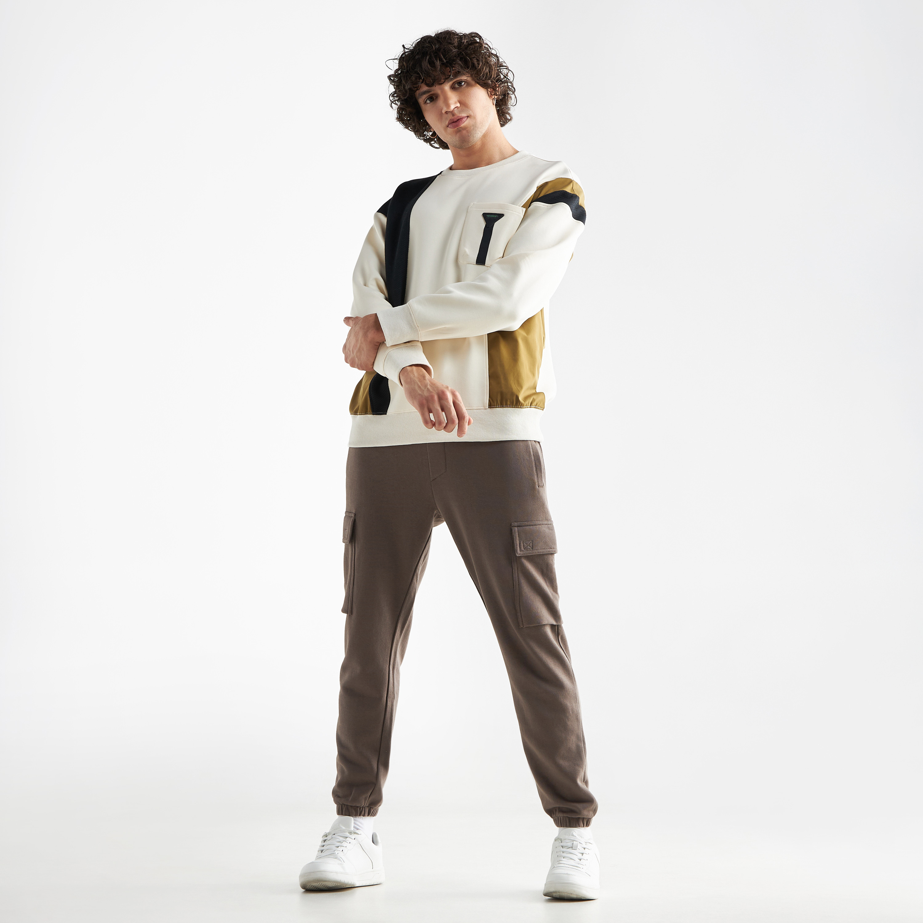 سويت شيرت بجيب وأكمام طويلة-men-winterwear-hoodiesandsweatshirts-image-2