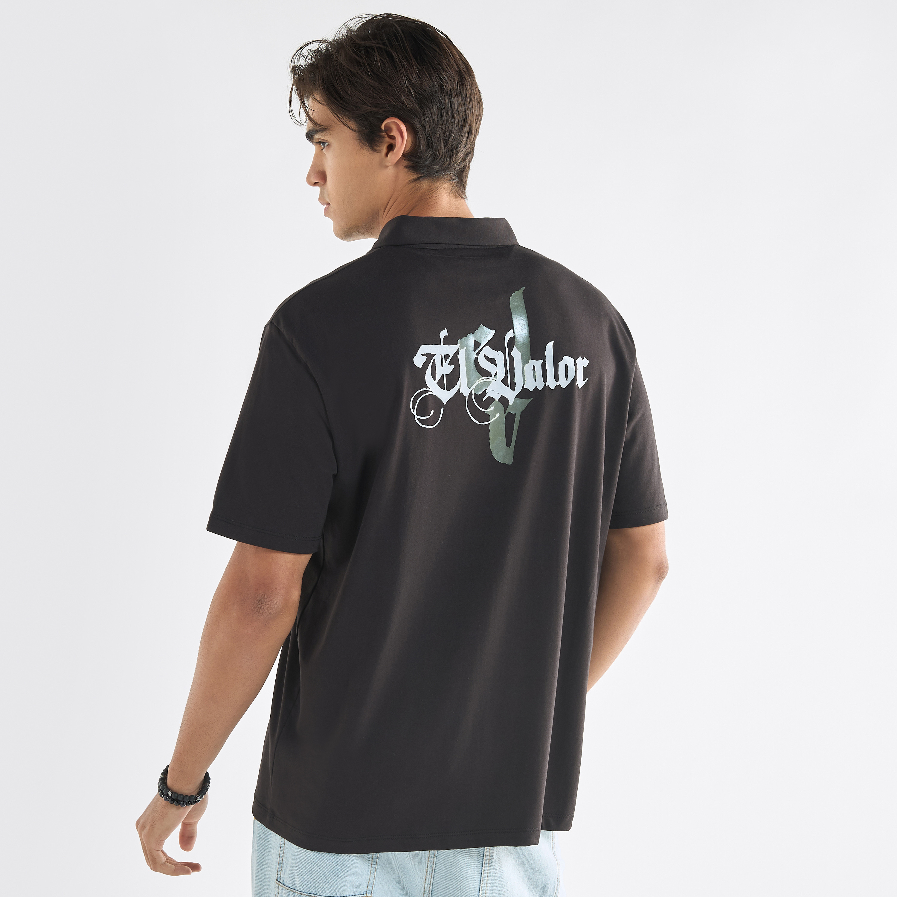 تيشيرت بولو بأكمام قصيرة وسحّاب إغلاق وطبعات تايبوجرافيك-men-clothing-tshirtsandpolos-polos-image-4