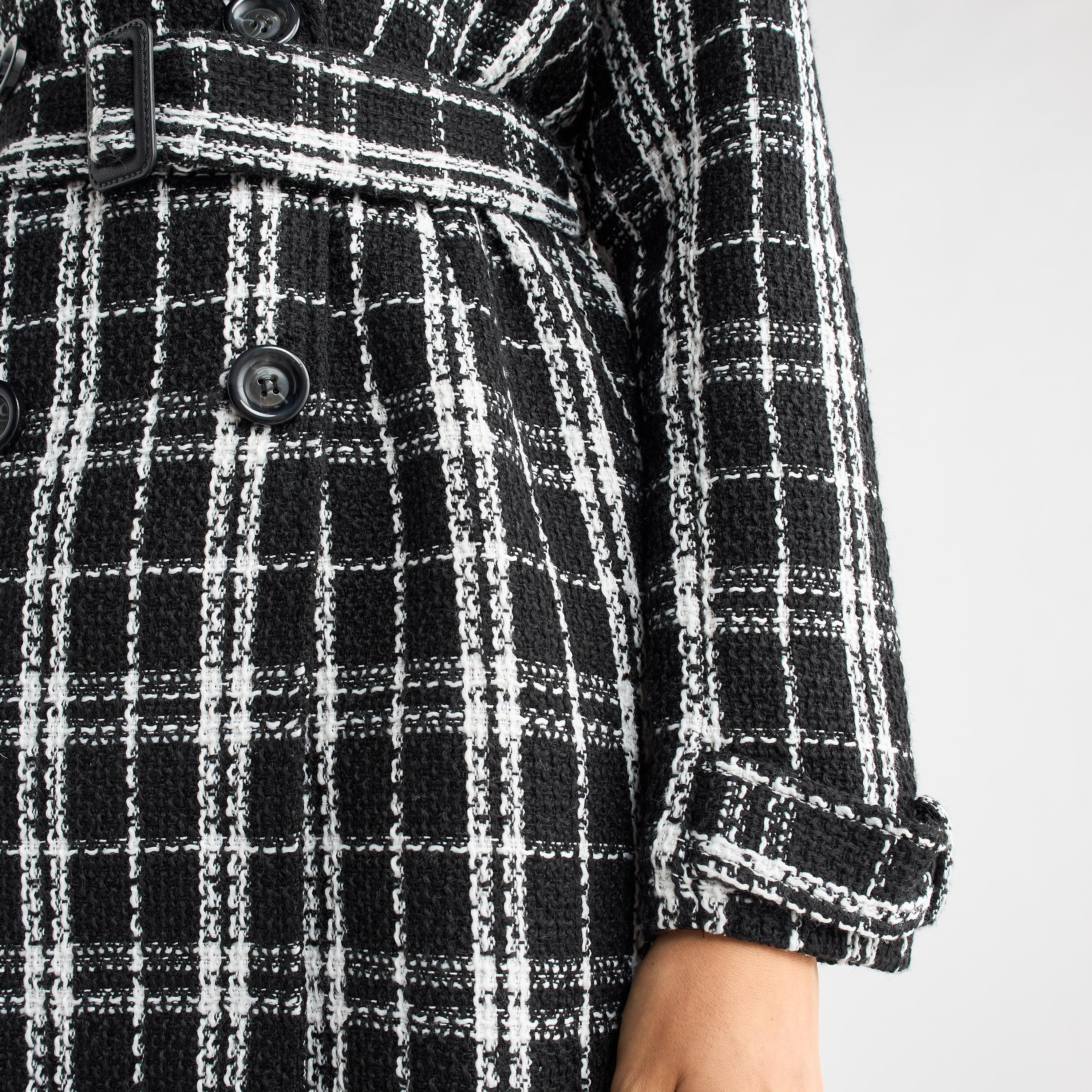Shop Checked Trench Coat with Belt and Notch Lapel Online | Splash UAE