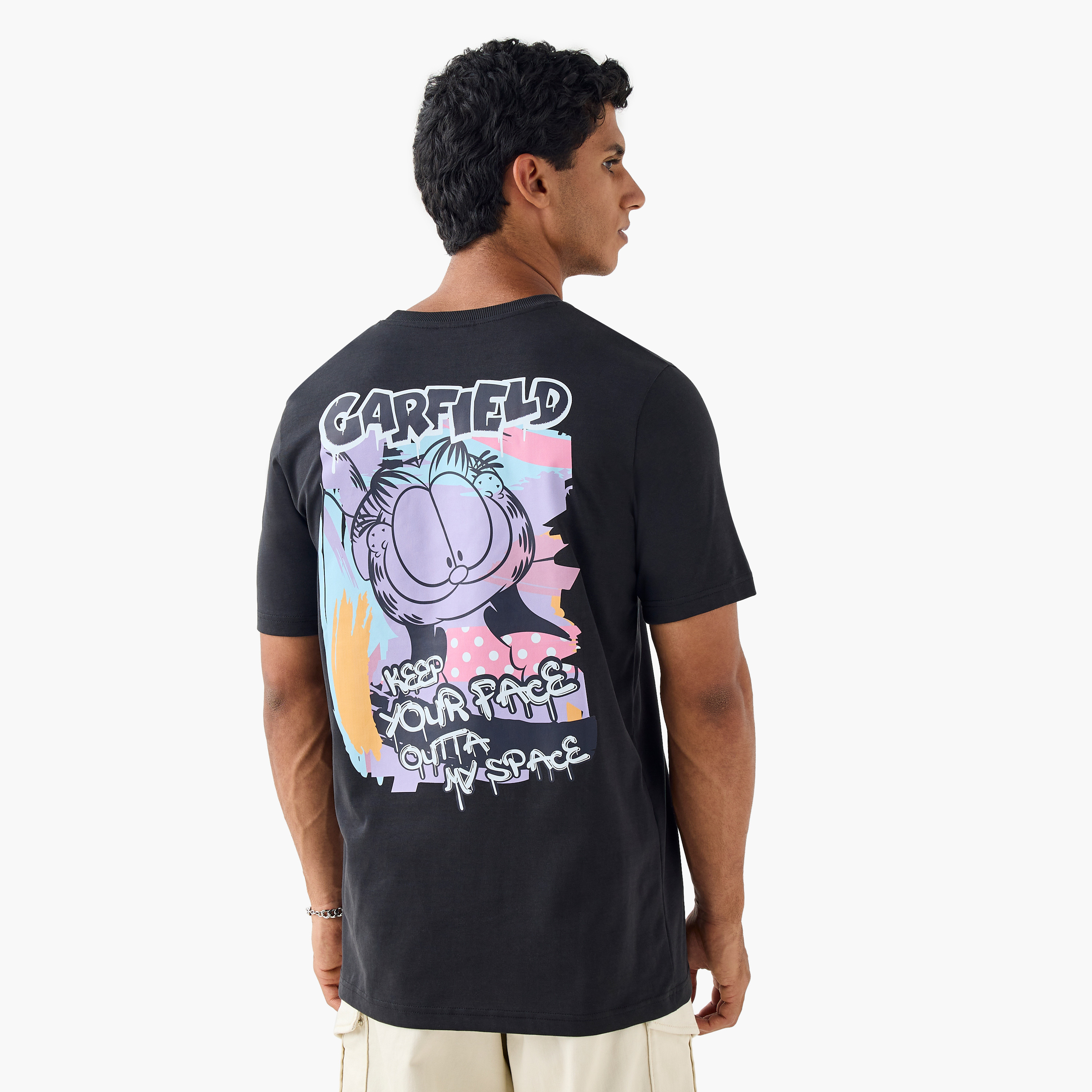 تيشيرت بأكمام قصيرة وياقة ضيقة وطبعات-men-clothing-tshirtsandpolos-tshirts-image-1