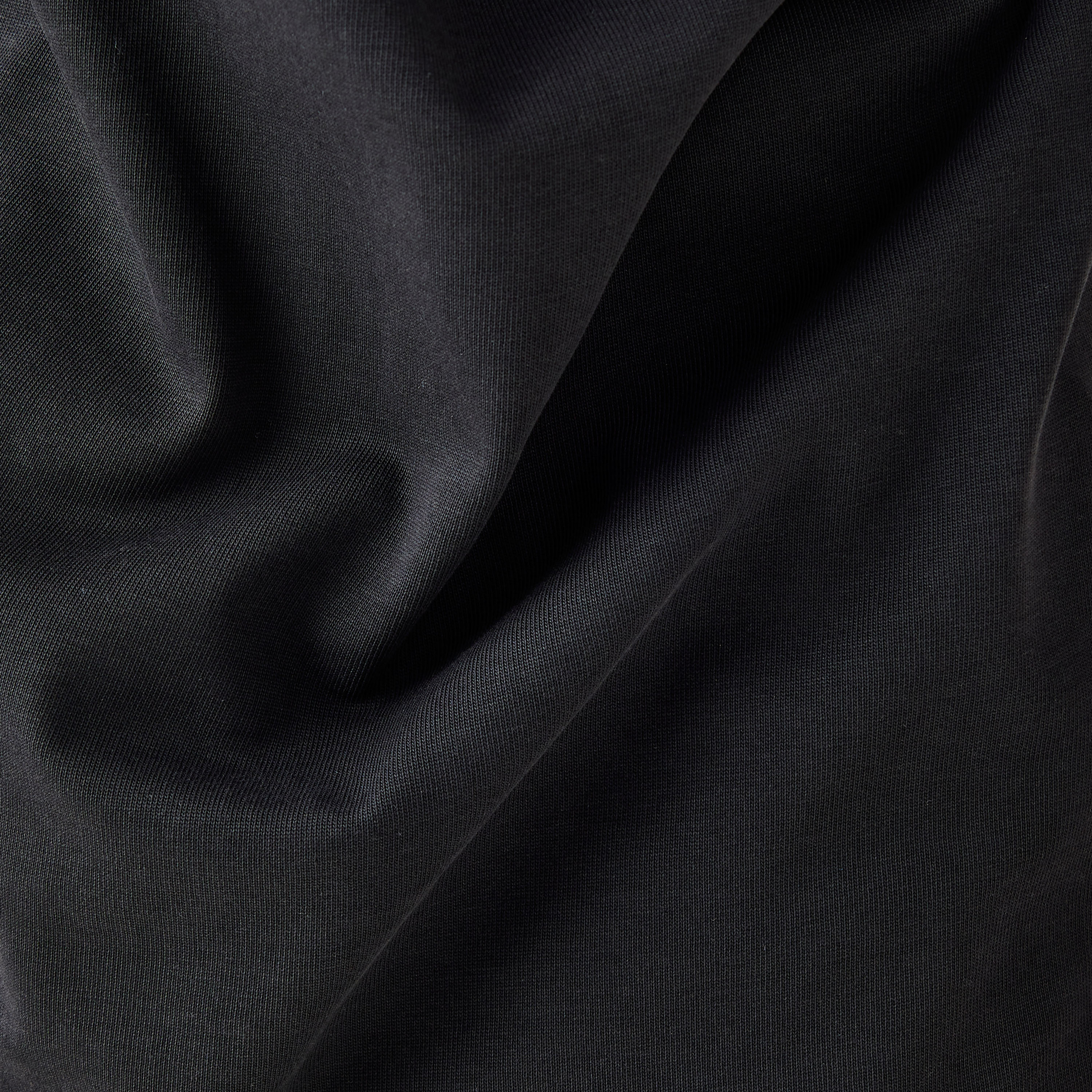 تيشيرت بأكمام قصيرة وياقة ضيقة وطبعات-men-clothing-tshirtsandpolos-tshirts-image-5