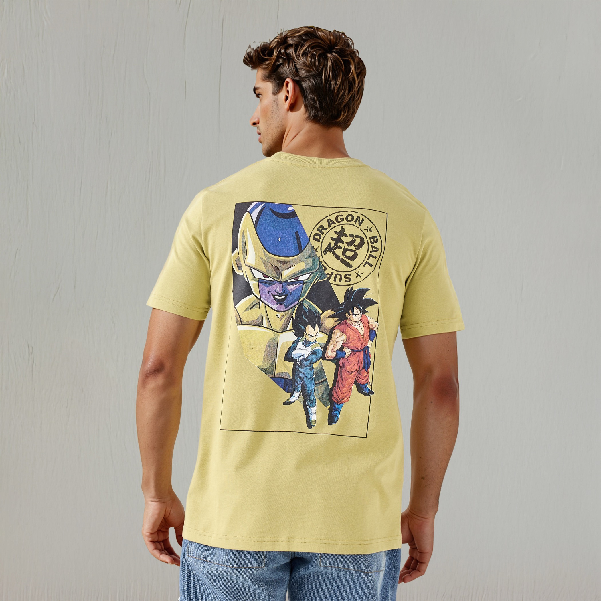 تيشيرت بياقة ضيقة وطبعات-men-clothing-tshirtsandpolos-tshirts-image-1