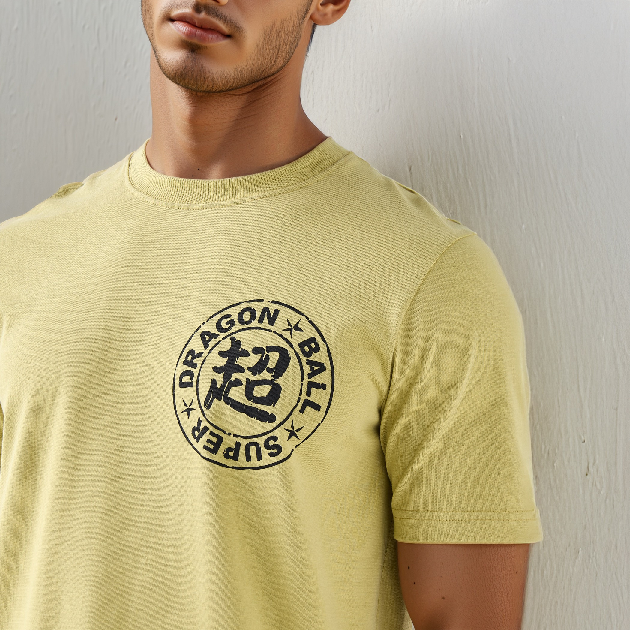 تيشيرت بياقة ضيقة وطبعات-men-clothing-tshirtsandpolos-tshirts-image-4