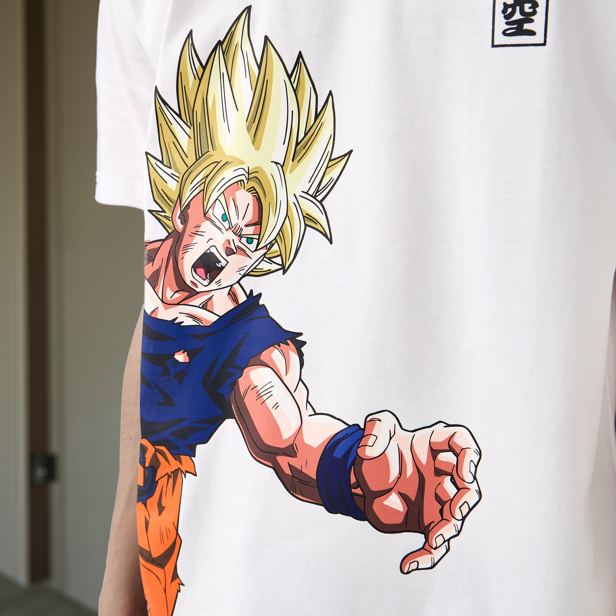 تيشيرت بياقة ضيقة وطبعات-men-clothing-tshirtsandpolos-tshirts-image-4