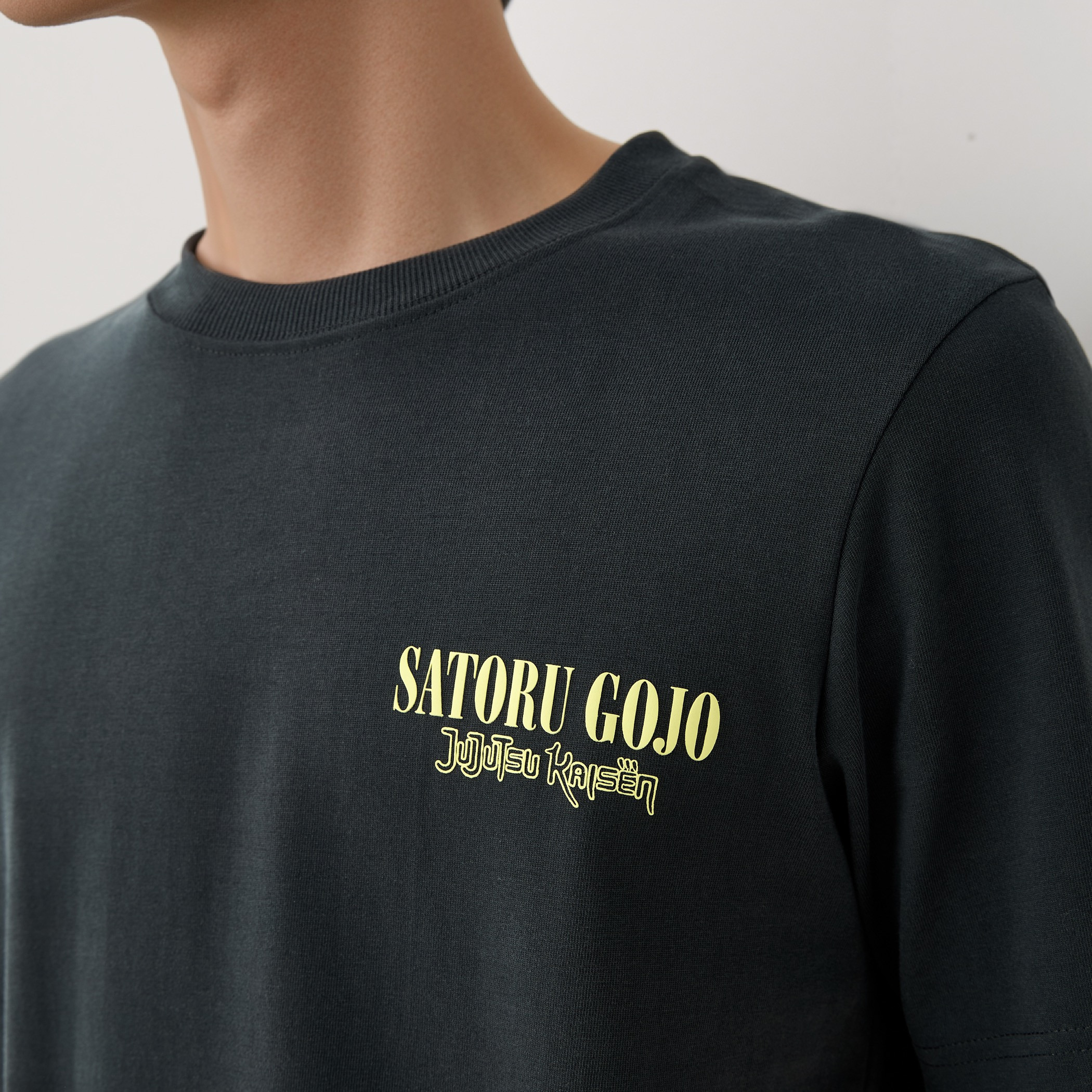 Satoru Goju Print Crew Neck T-shirt-men-clothing-tshirtsandpolos-tshirts-image-4