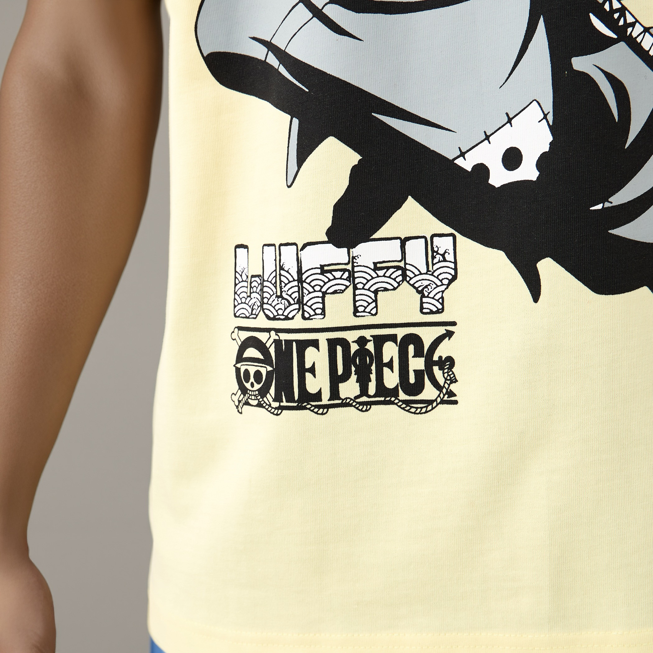 تيشيرت بطبعات لوفي-men-clothing-tshirtsandpolos-tshirts-image-4
