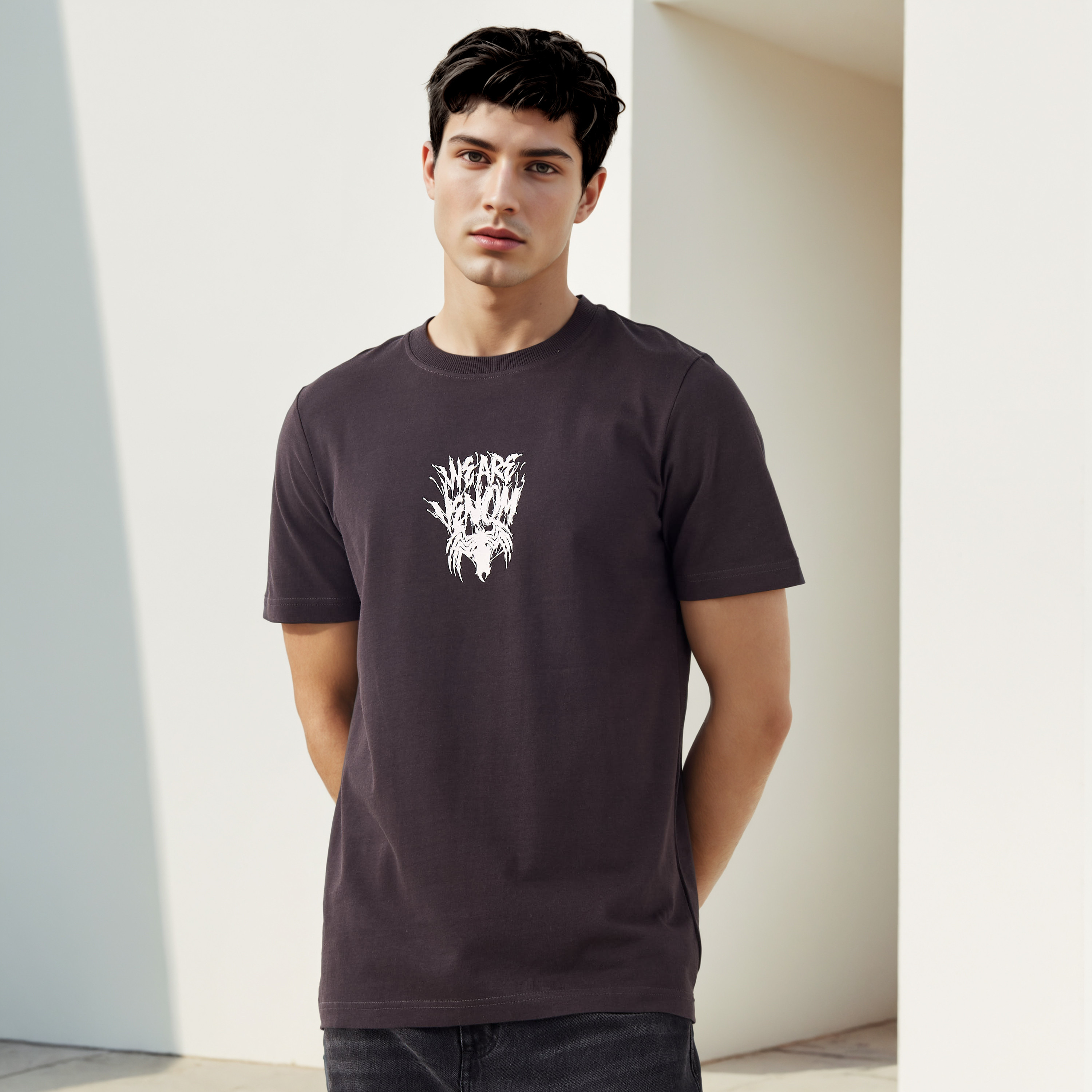 تيشيرت فينوم رجالي بقصة عادية وأكمام قصيرة وياقة دائرية-men-clothing-tshirtsandpolos-tshirts-image-3