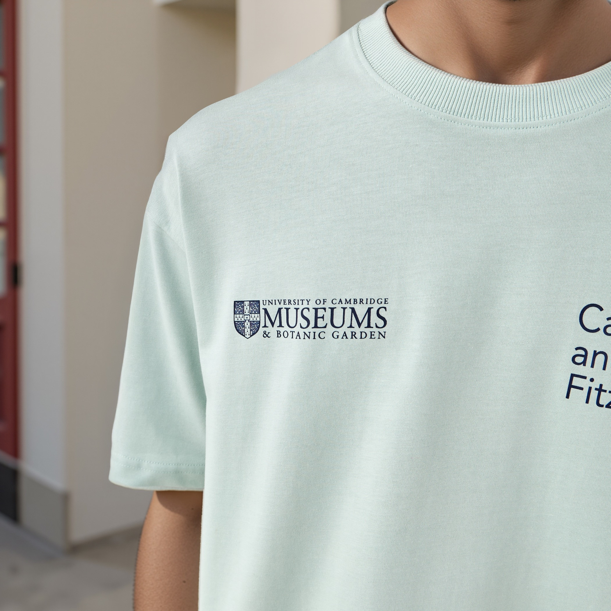 تيشيرت رجالي من جامعة كامبريدج برقبة دائرية وأكمام قصيرة-men-clothing-tshirtsandpolos-tshirts-image-4