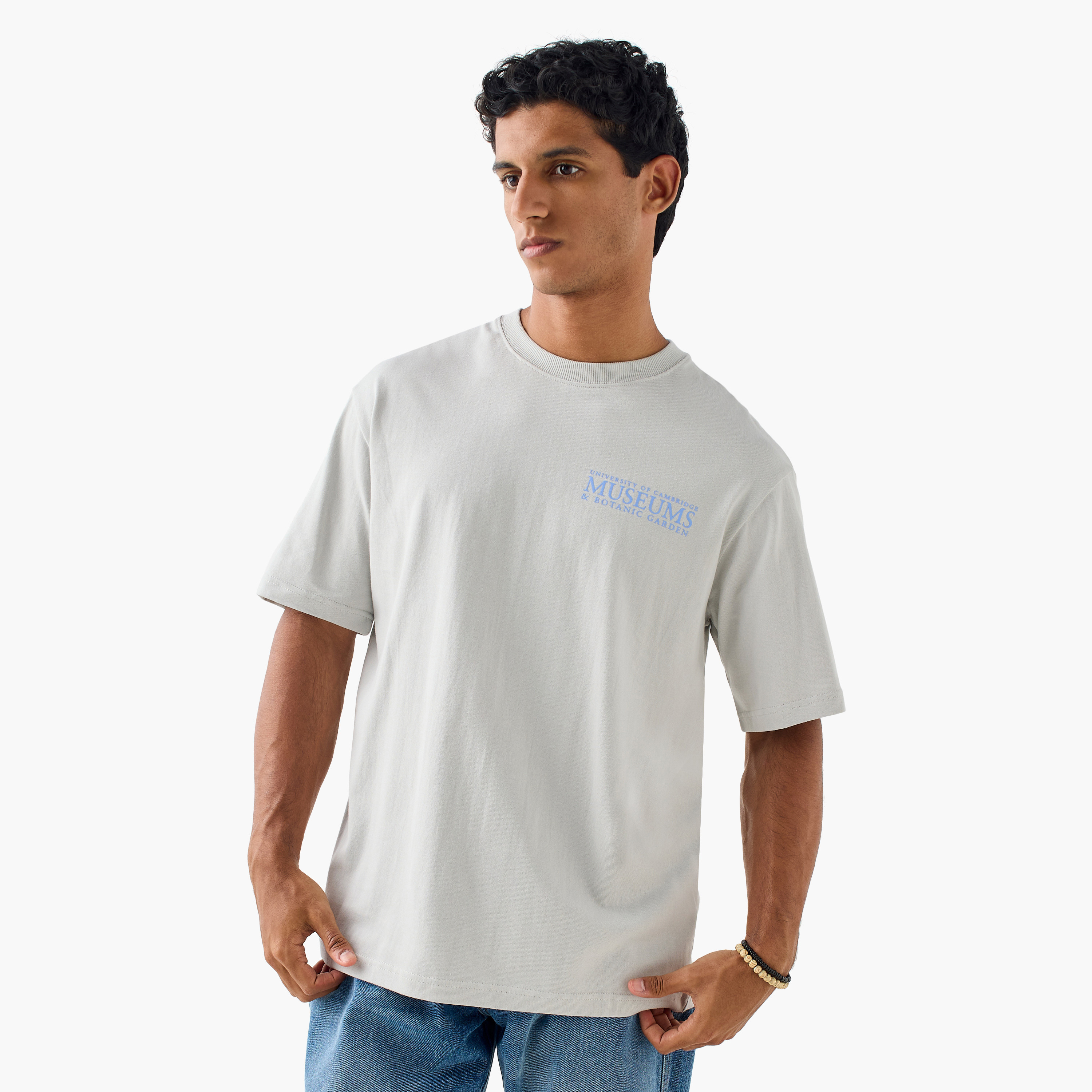 تيشيرت رجالي من جامعة كامبريدج برقبة دائرية وأكمام قصيرة-men-clothing-tshirtsandpolos-tshirts-image-3