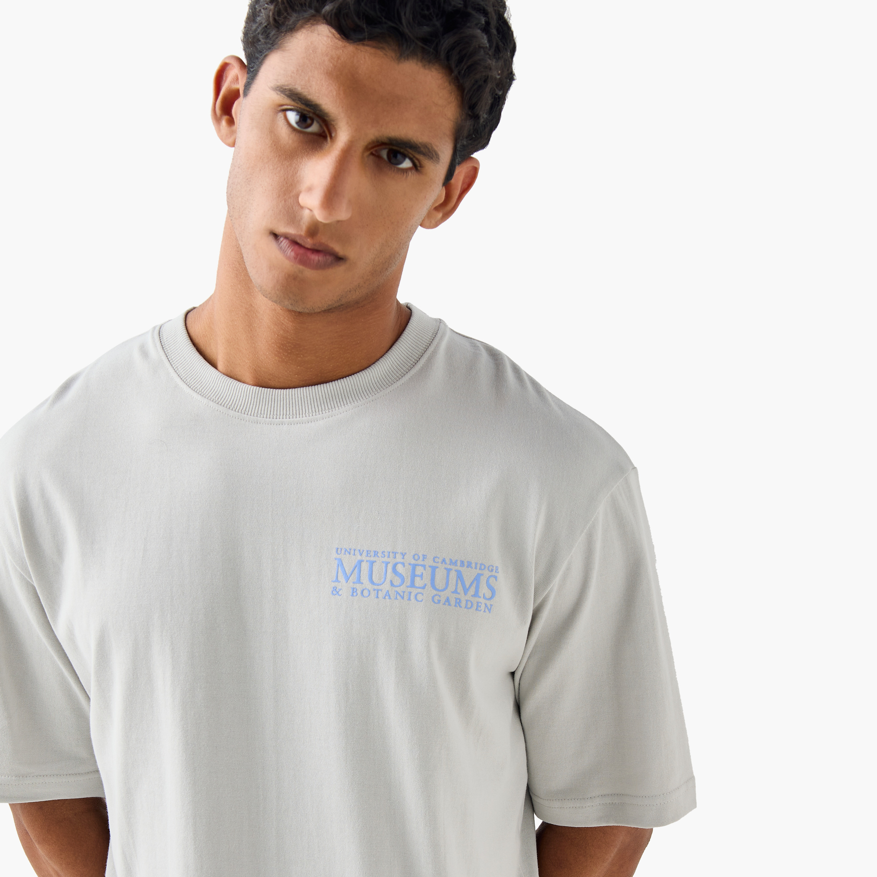 تيشيرت رجالي من جامعة كامبريدج برقبة دائرية وأكمام قصيرة-men-clothing-tshirtsandpolos-tshirts-image-4