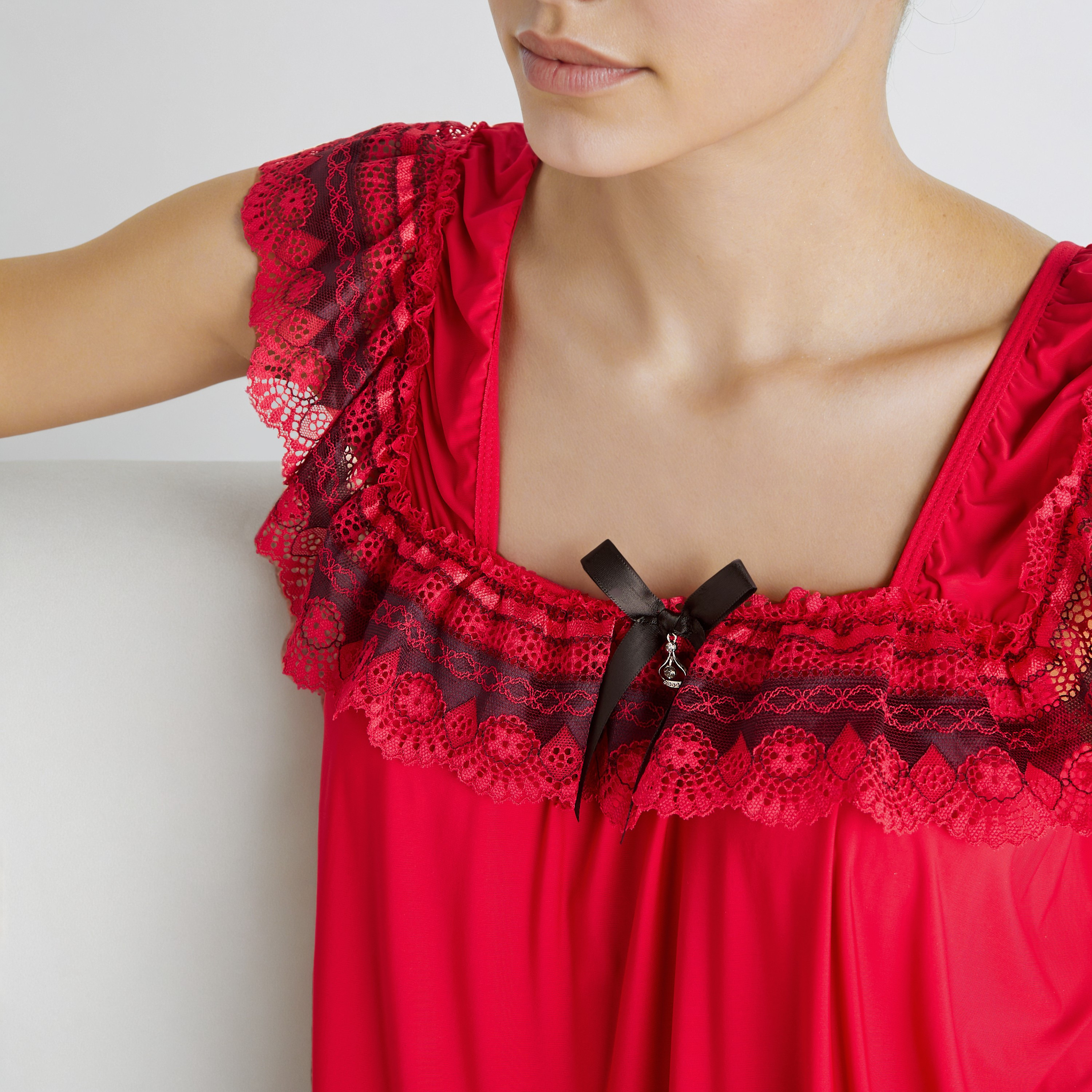 فستان نوم للعروس بحواف دانتيل مع سروال داخلي ثونج-women-clothing-nightwear-robes-image-4