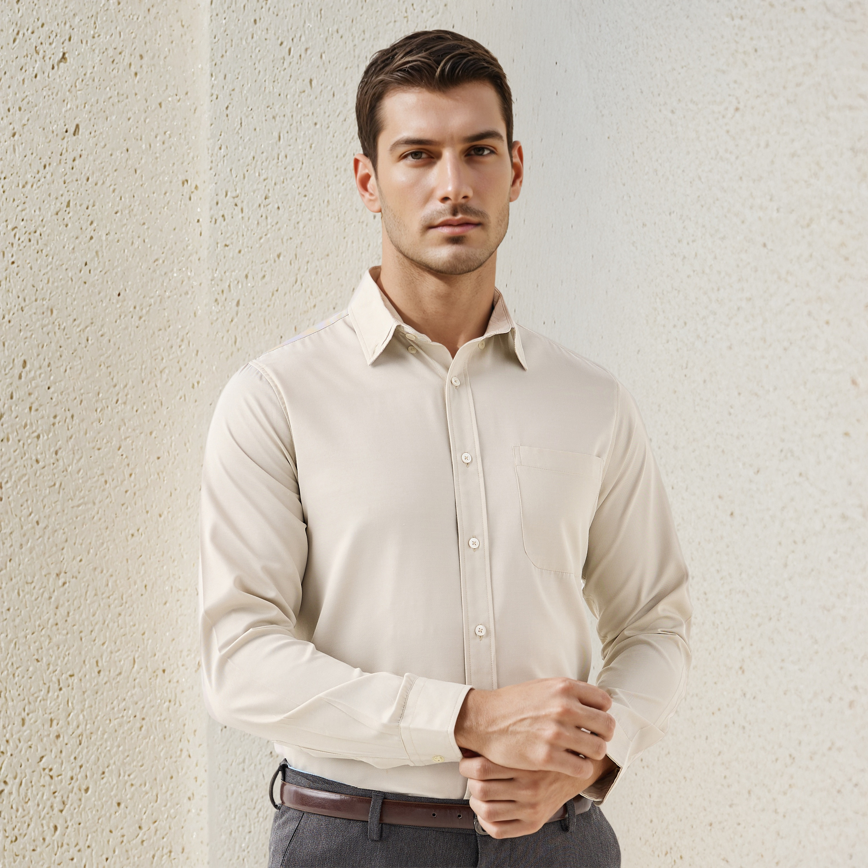 قميص تويل بياقة بأزرار وأكمام طويلة وقصّة عادية وجيب للرجال-men-clothing-shirts-image-1