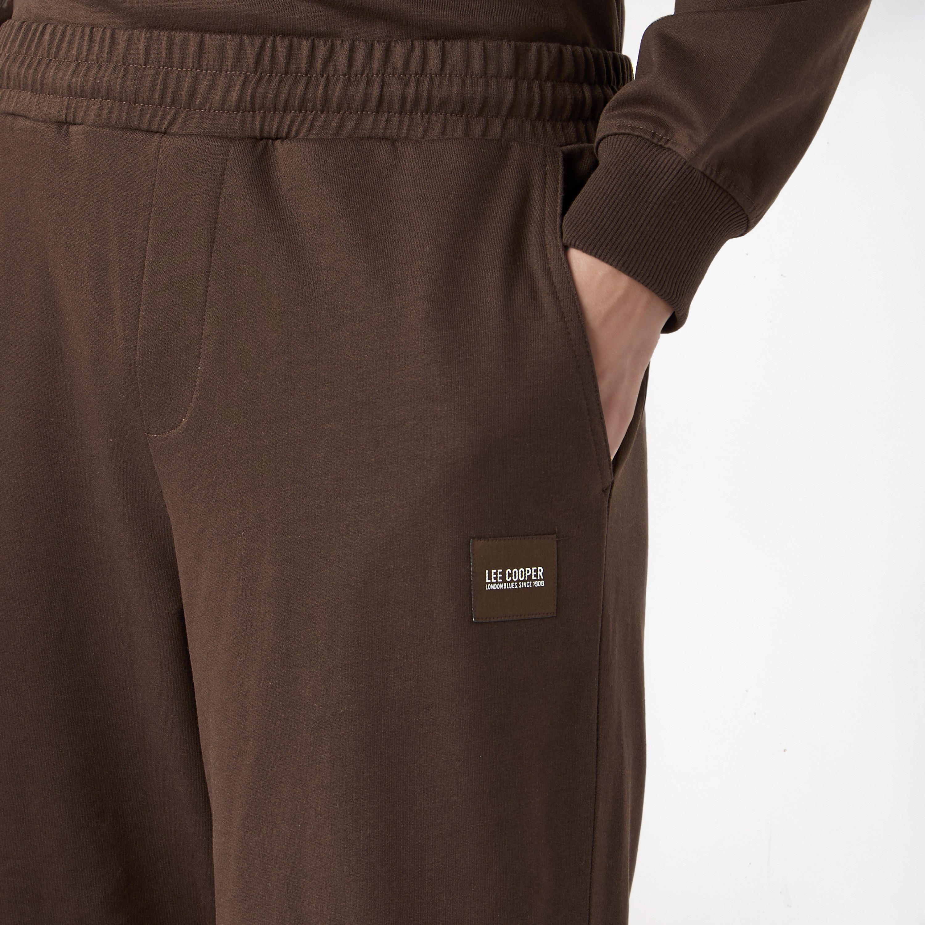بنطلون رياضي بقصة مريحة من لي كوبر-men-clothing-bottoms-joggers-image-3