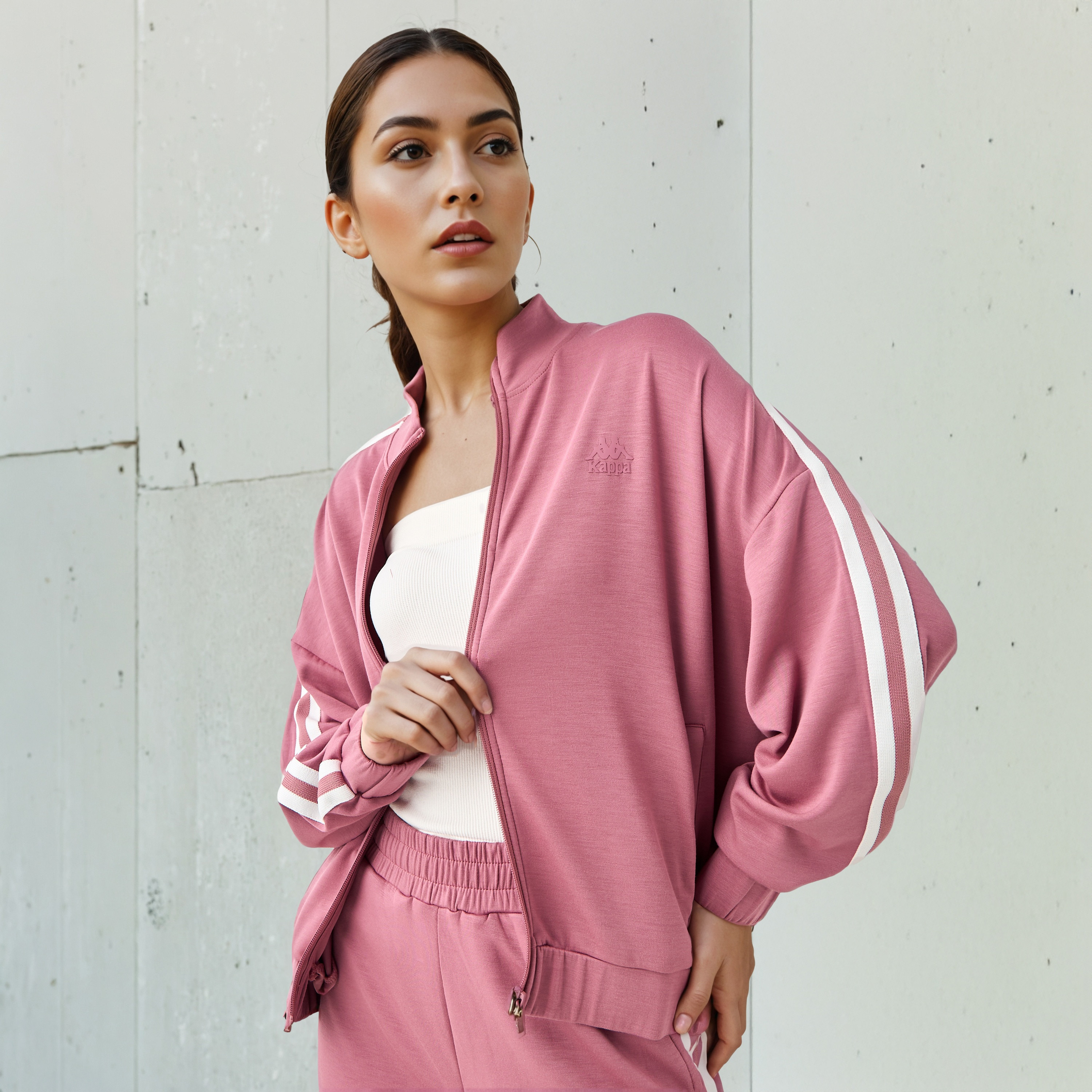 سويت شيرت بسحاب إغلاق وملمس ناعم للنساء من كابا-women-clothing-sportswearandactivewear-coatsandjackets-jackets-image-6