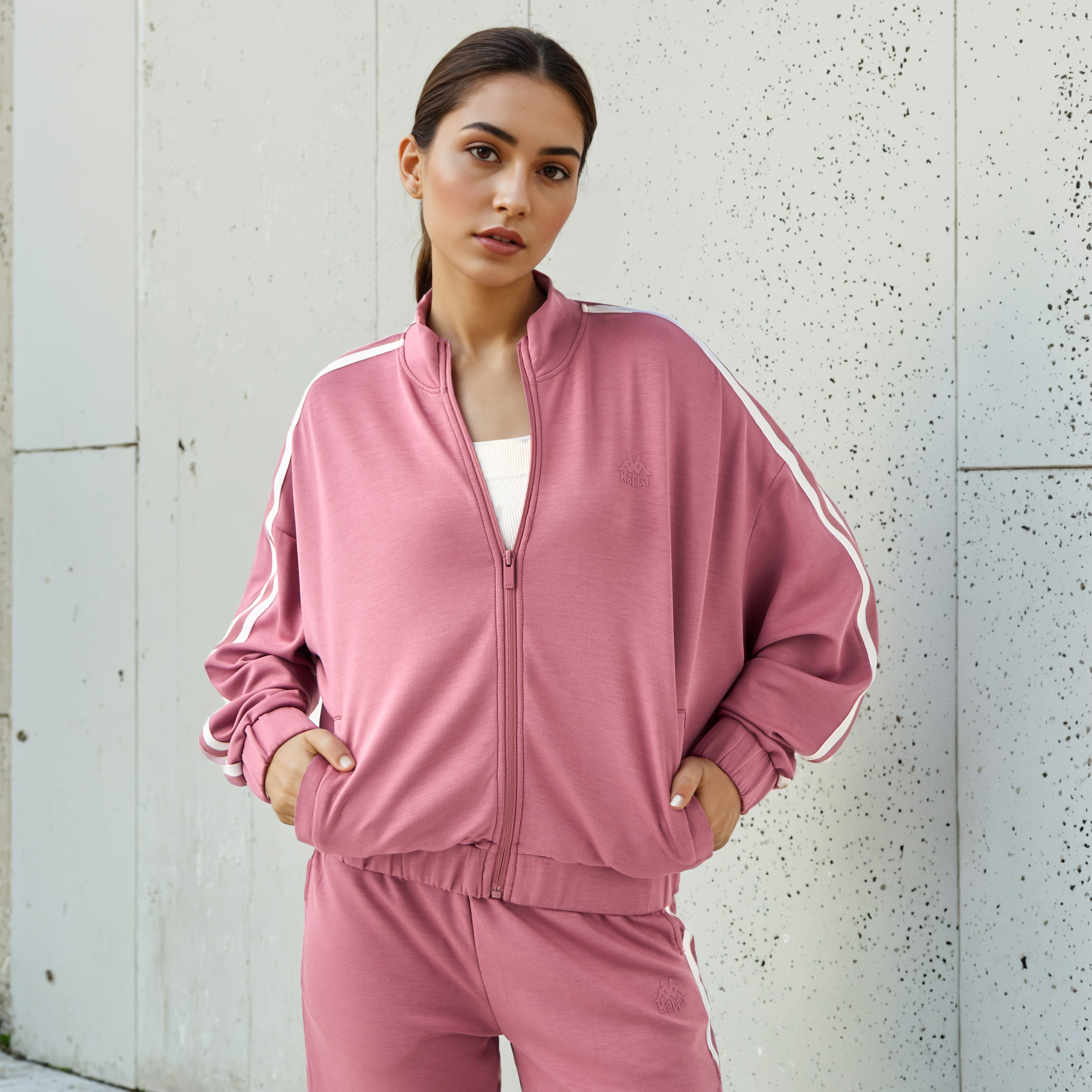 سويت شيرت بسحاب إغلاق وملمس ناعم للنساء من كابا-women-clothing-sportswearandactivewear-coatsandjackets-jackets-image-1