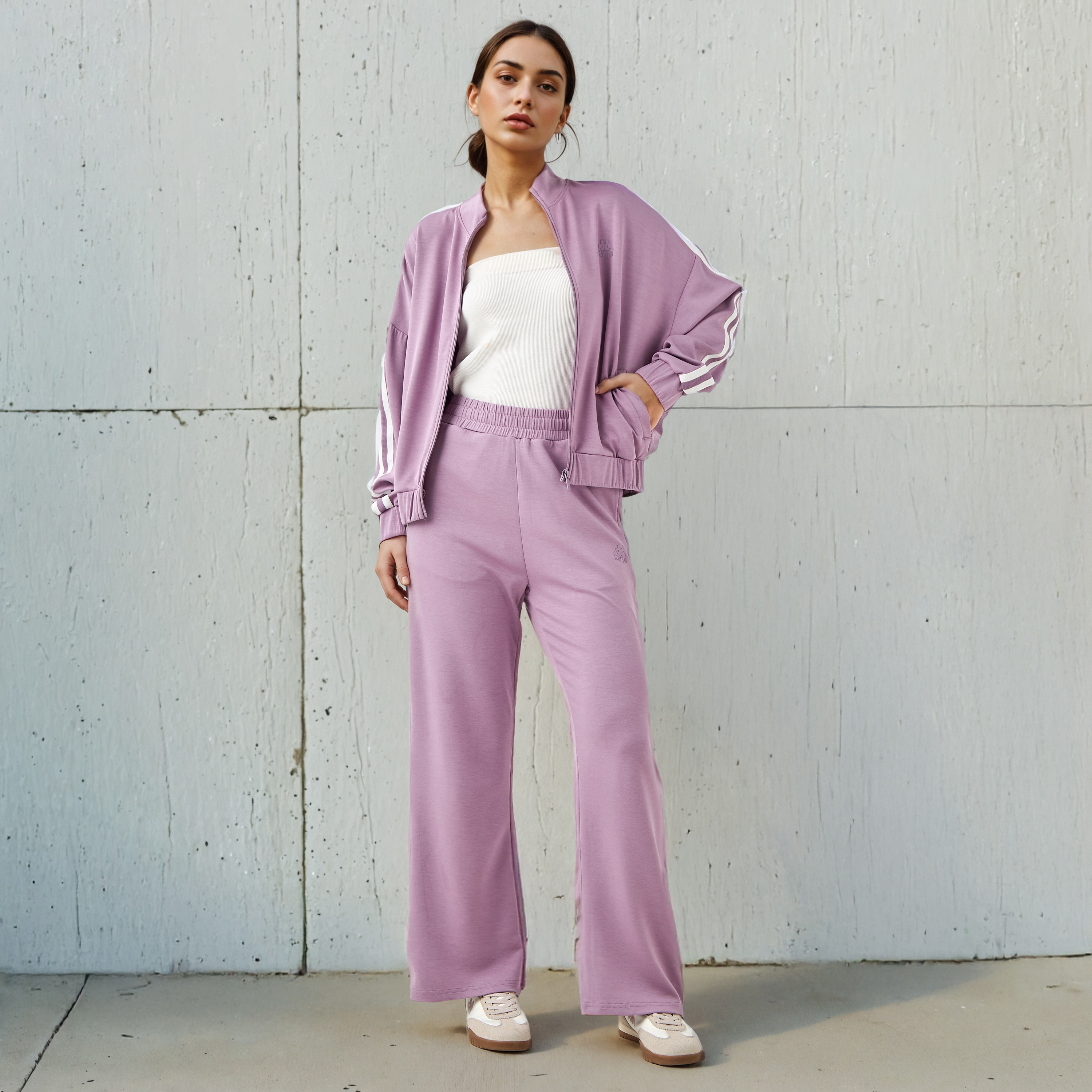سويت شيرت بسحاب إغلاق وملمس ناعم للنساء من كابا-women-clothing-sportswearandactivewear-coatsandjackets-jackets-image-4