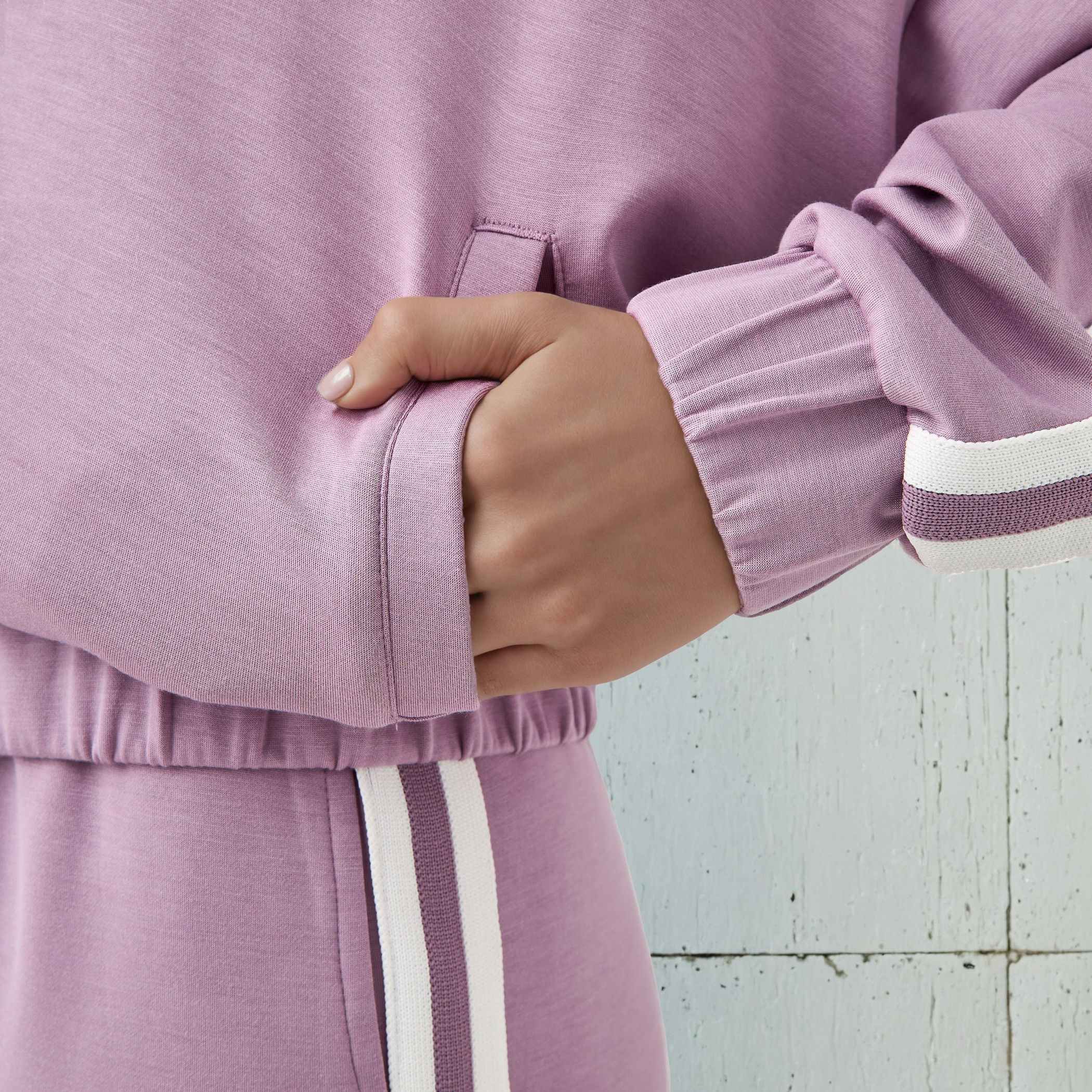سويت شيرت بسحاب إغلاق وملمس ناعم للنساء من كابا-women-clothing-sportswearandactivewear-coatsandjackets-jackets-image-1
