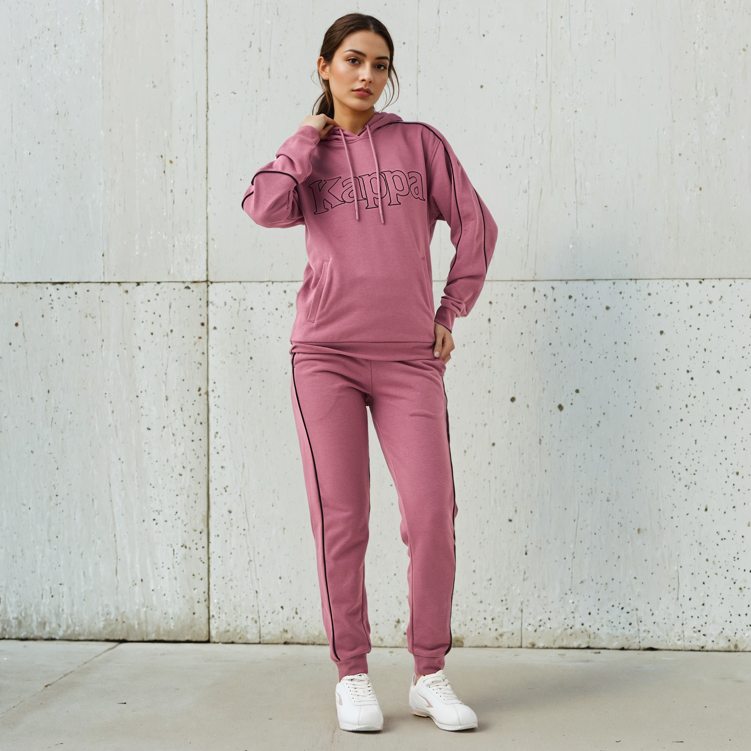 سويت شيرت بقصة عادية وقبعة وتطريز شعار من كابا-women-winterwear-hoodiesandsweatshirts-sweatshirts-image-2
