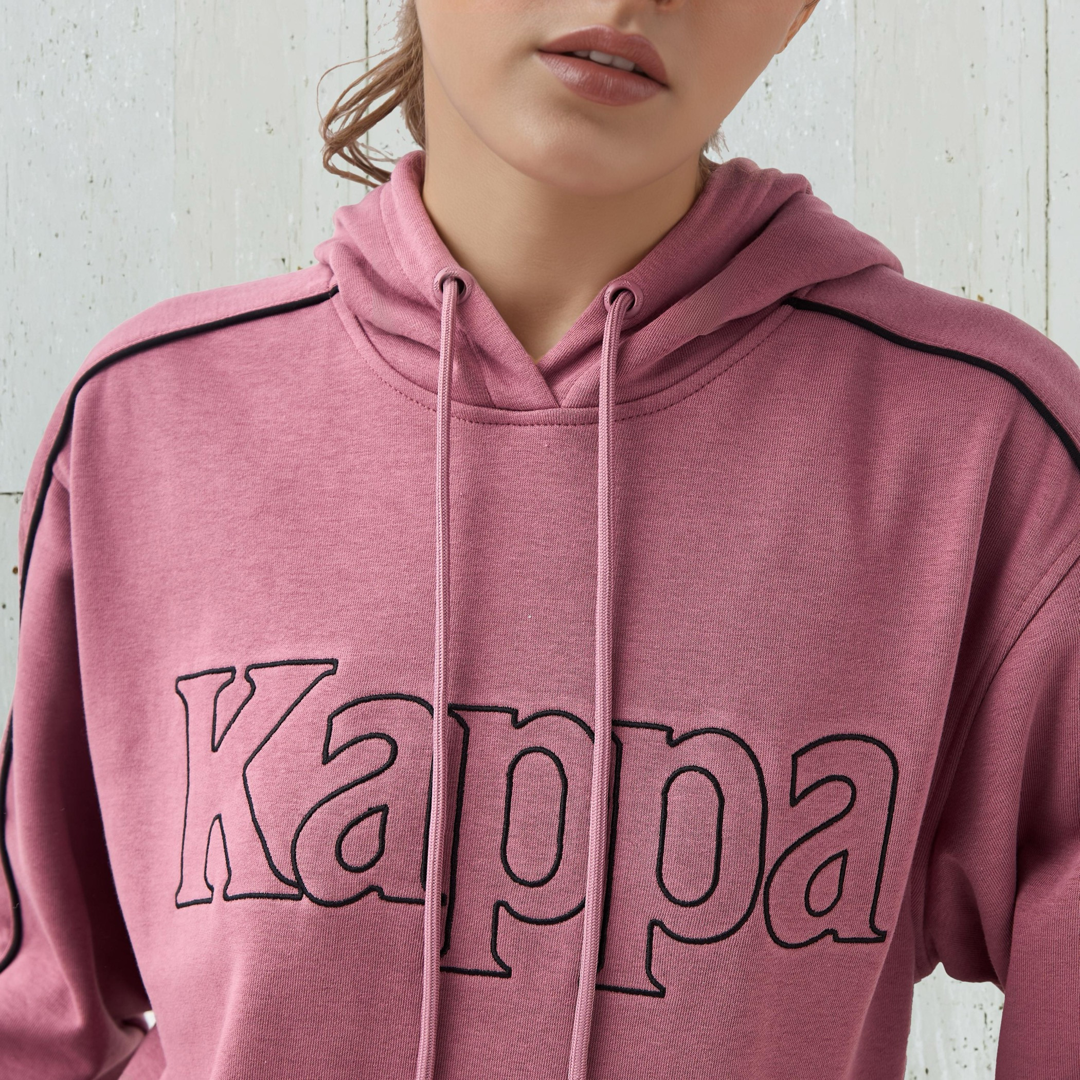 سويت شيرت بقصة عادية وقبعة وتطريز شعار من كابا-women-winterwear-hoodiesandsweatshirts-sweatshirts-image-5