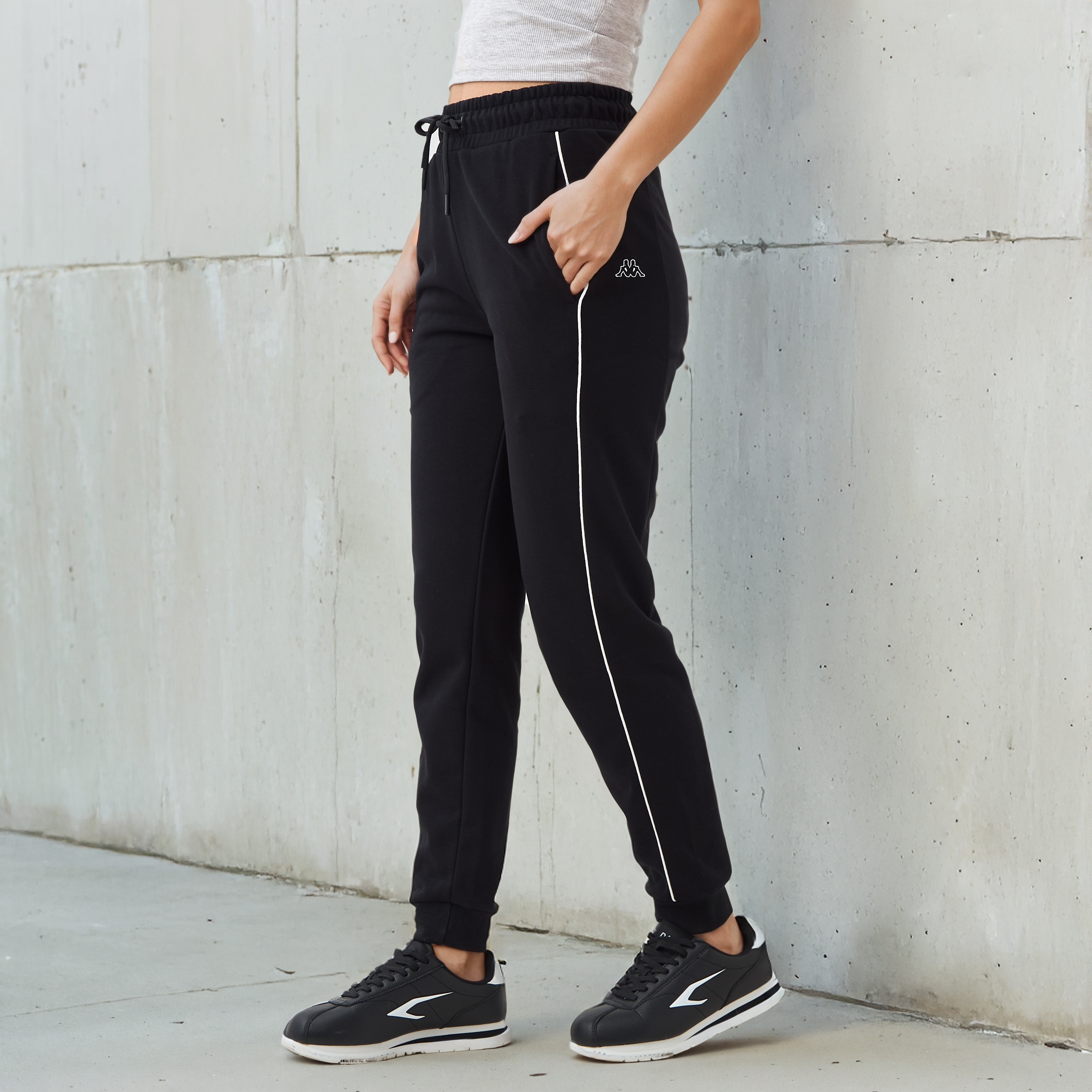 بنطلون رياضي بقصّة عادية وخصر مطاطي وجيوب للنساء من كابا-women-clothing-bottoms-joggers-image-5