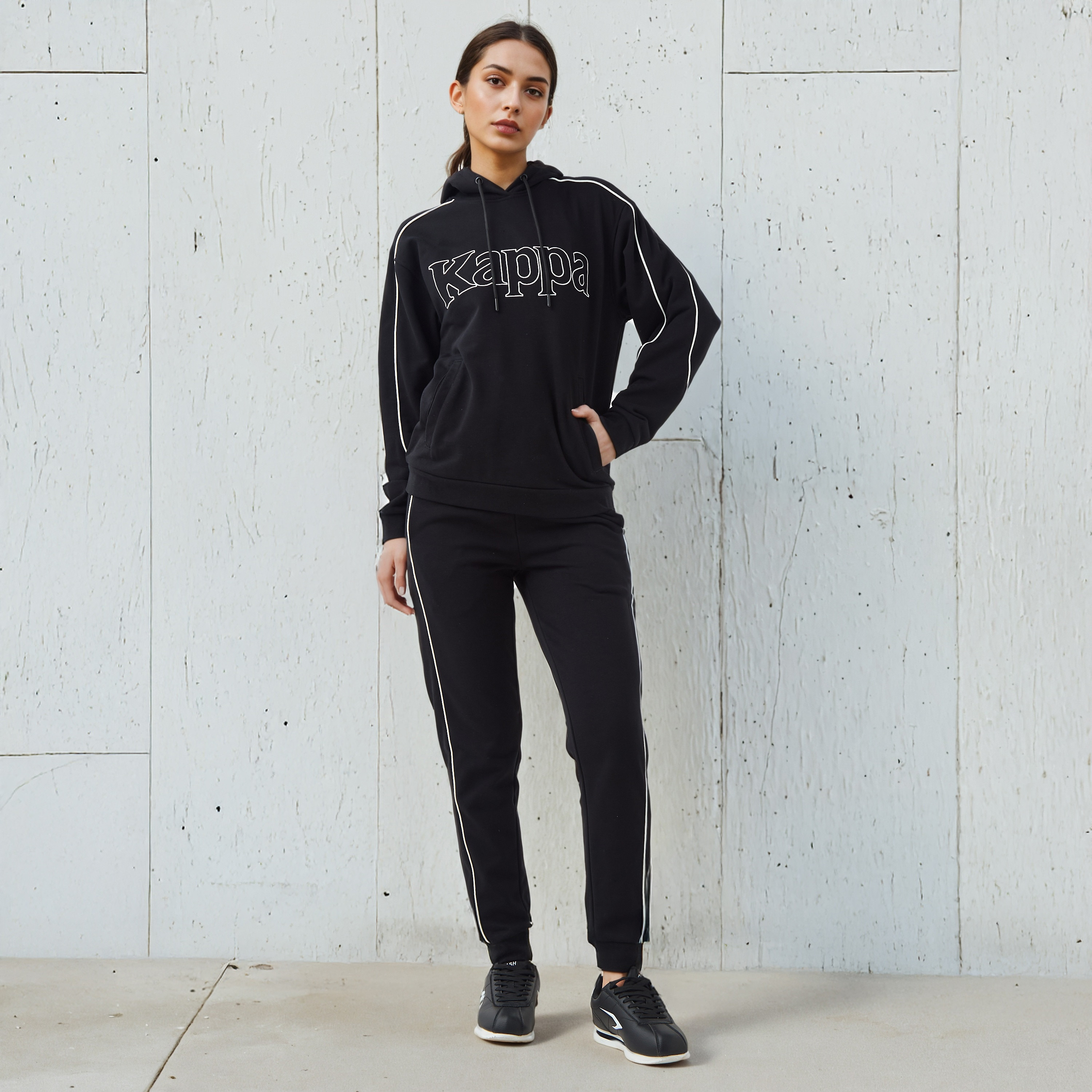 بنطلون رياضي بقصّة عادية وخصر مطاطي وجيوب للنساء من كابا-women-clothing-bottoms-joggers-image-4