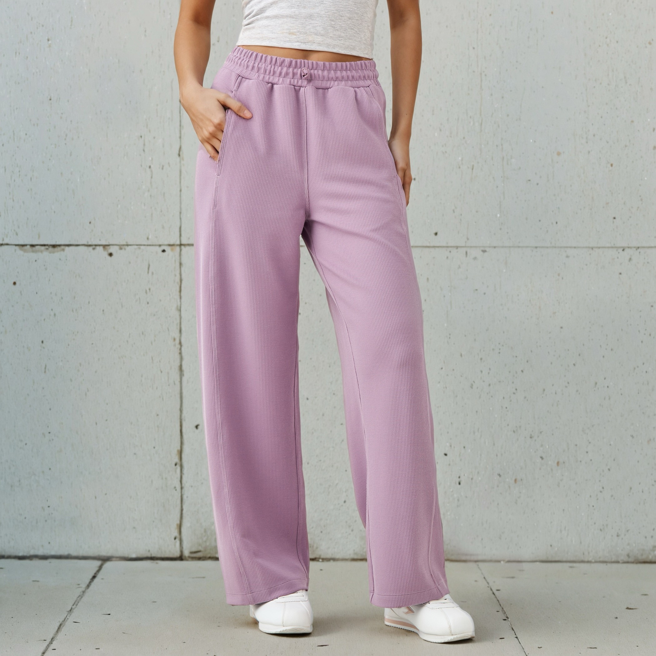 بنطلون رياضي بقصّة مريحة وخصر مطاطي وجيوب للنساء من كابا-women-clothing-bottoms-joggers-image-1
