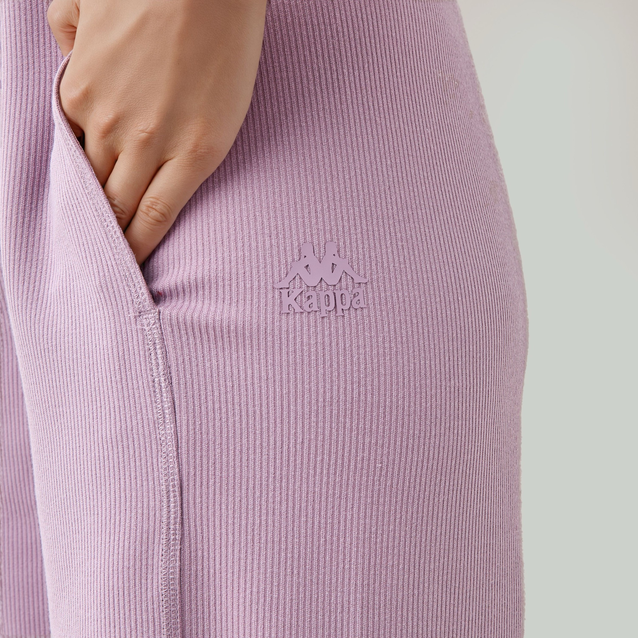 بنطلون رياضي بقصّة مريحة وخصر مطاطي وجيوب للنساء من كابا-women-clothing-bottoms-joggers-image-4
