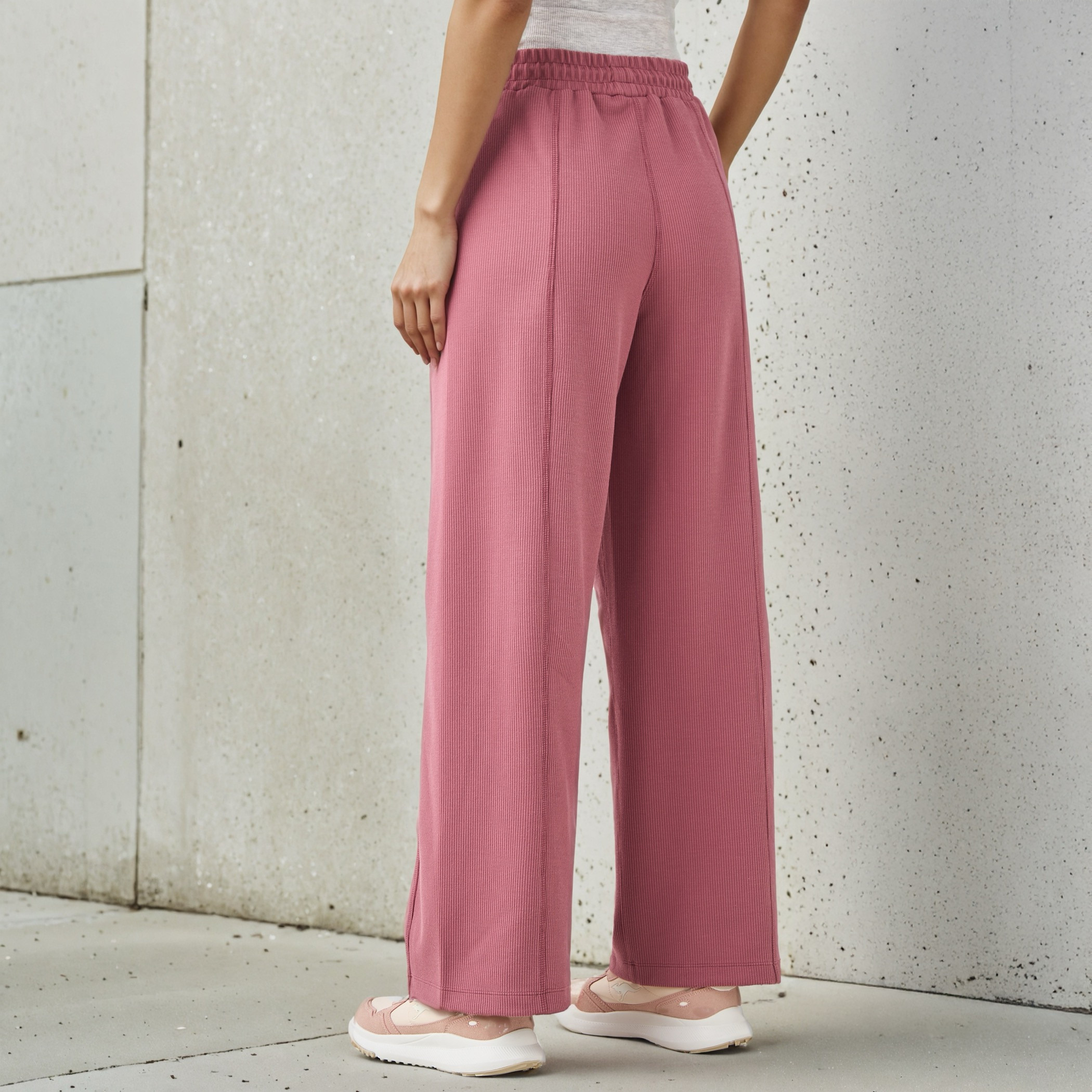 بنطلون رياضي بقصّة مريحة وخصر مطاطي وجيوب للنساء من كابا-women-clothing-bottoms-joggers-image-3