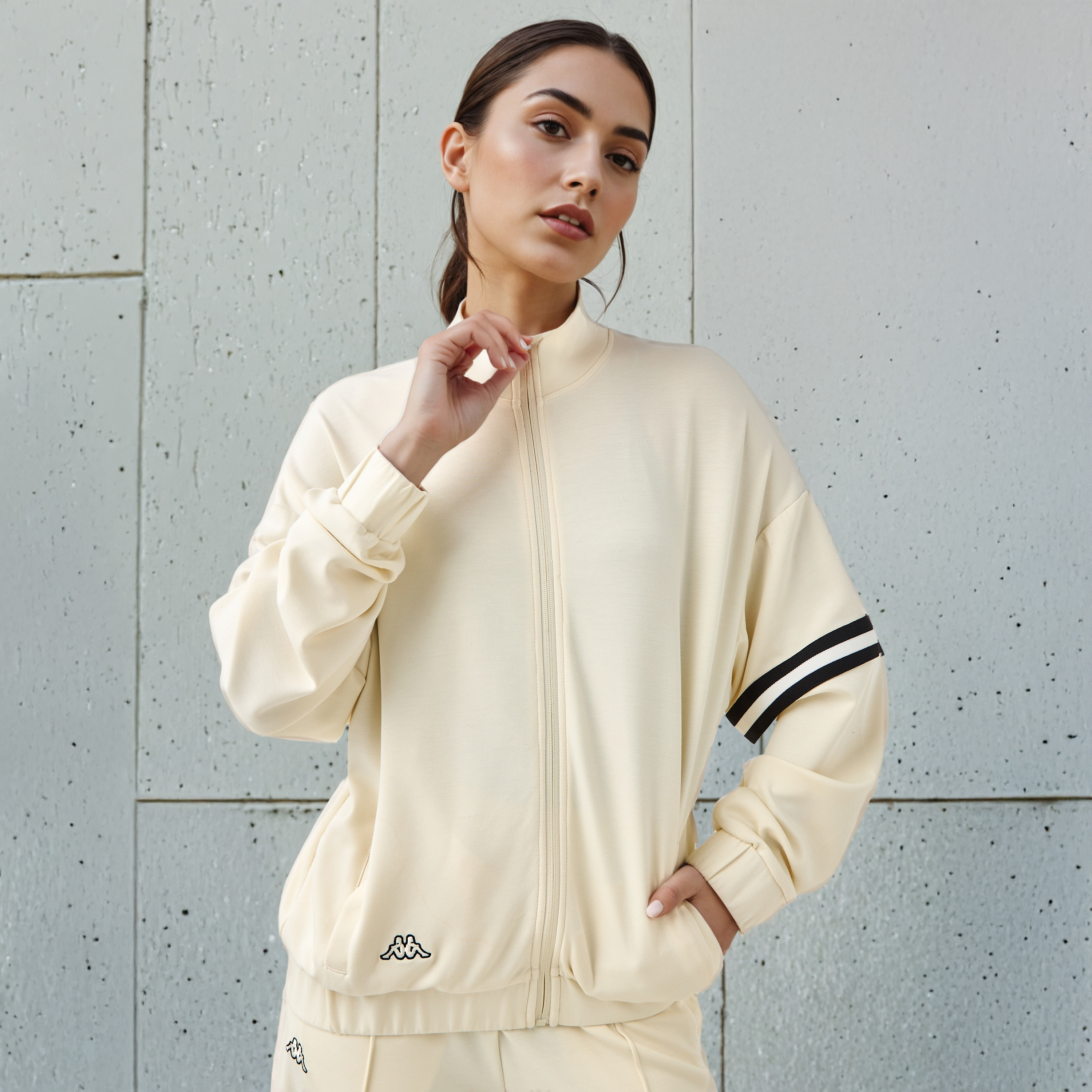 جاكيت ناعم بسحاب إغلاق للنساء من كابا-women-winterwear-coatsandjackets-jackets-image-5