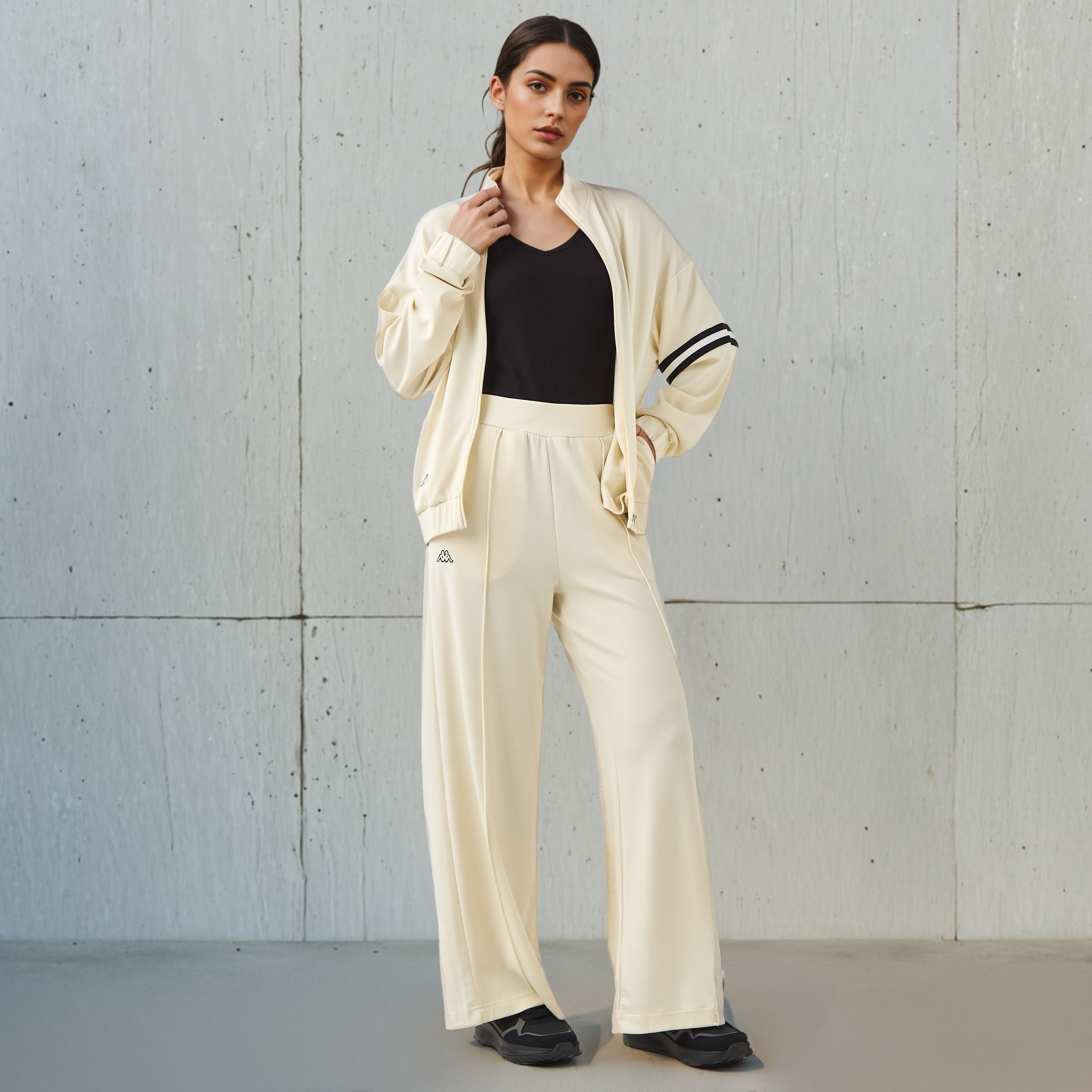 جاكيت ناعم بسحاب إغلاق للنساء من كابا-women-winterwear-coatsandjackets-jackets-image-4