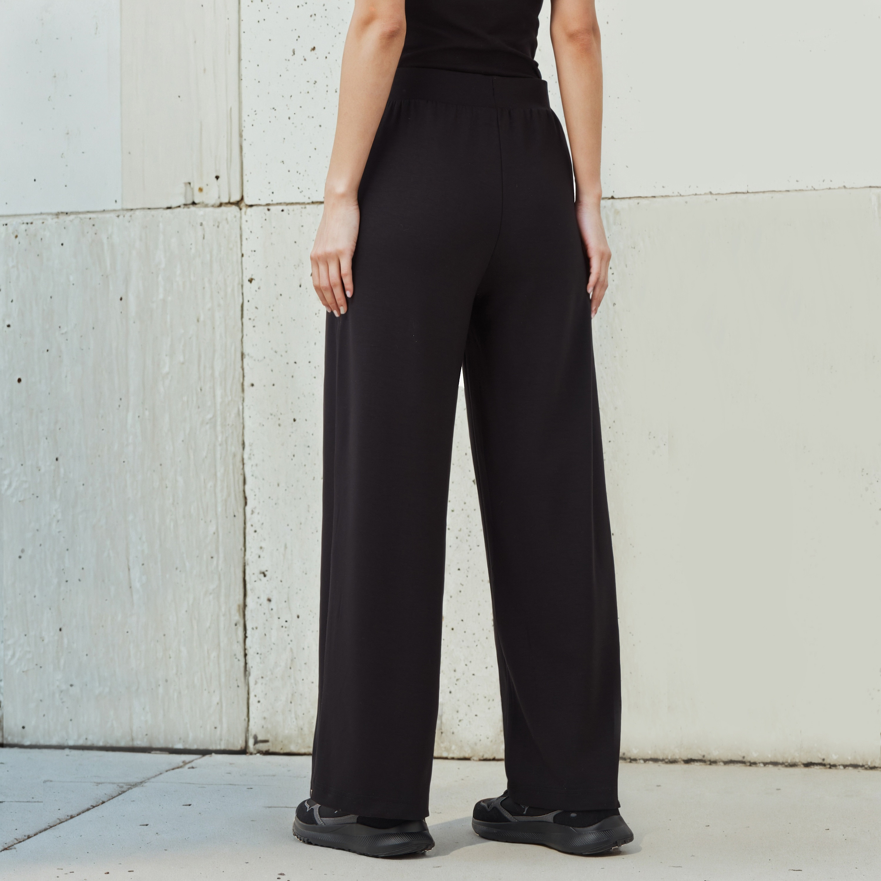 بنطال رياضي نسائي من كابا بقصة مريحة وملمس ناعم مع جيوب-women-clothing-bottoms-trousers-image-3