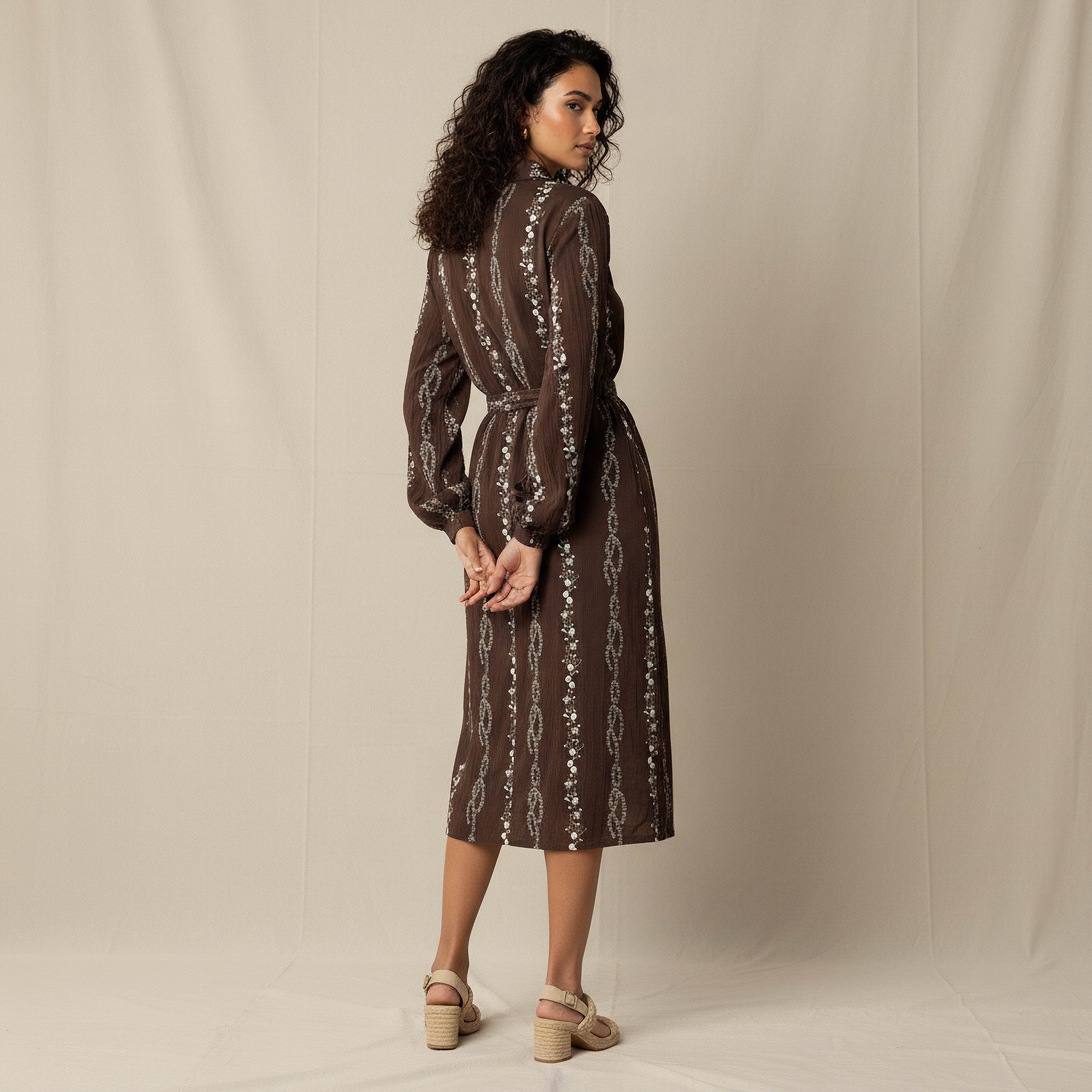 فستان قميص طول الركبة بحزام وتطريزات زهرية-women-clothing-dresses-image-8