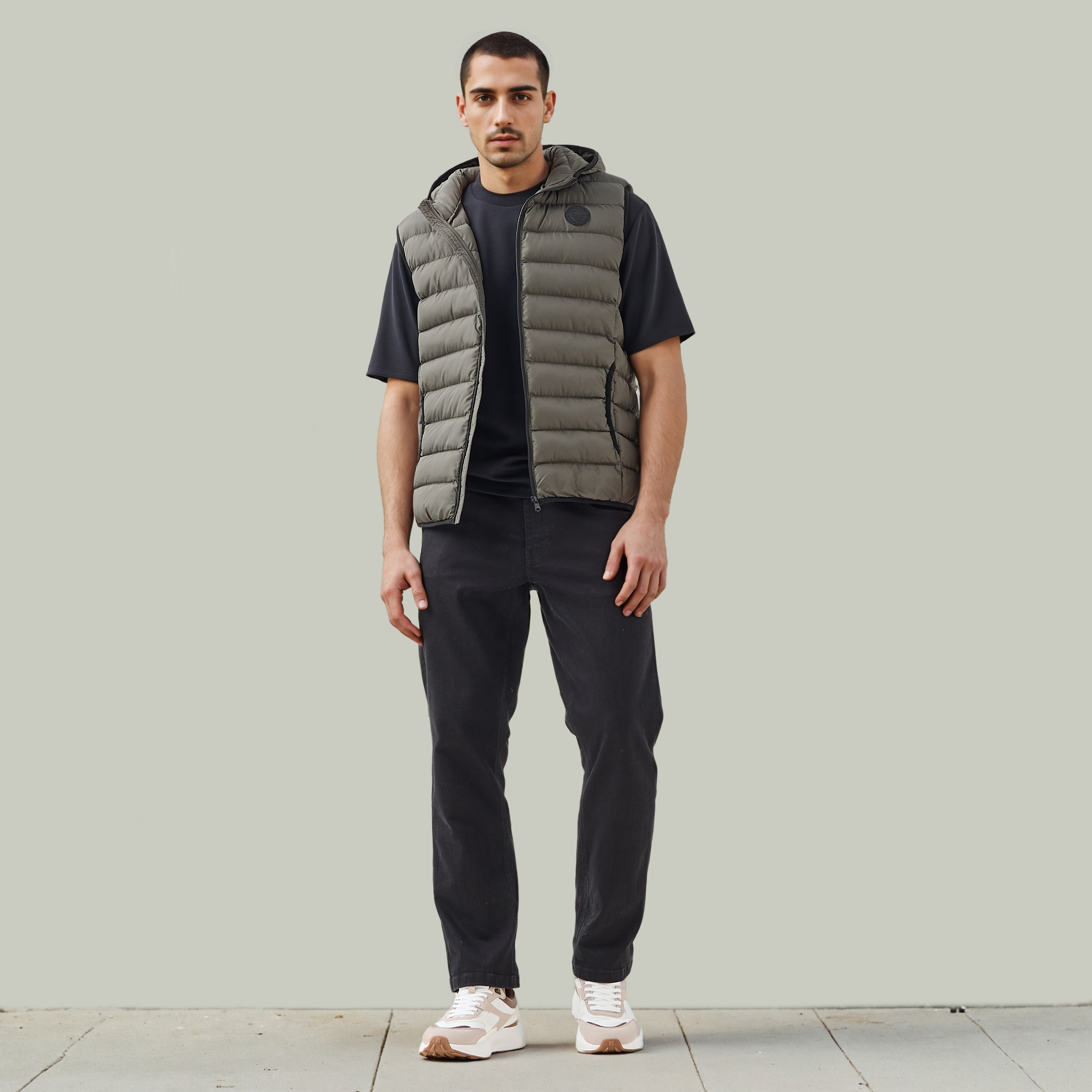 جاكيت جيليه مبطن خفيف الوزن بقبعة وجيوب-men-clothing-jacketsandblazers-coats-image-3