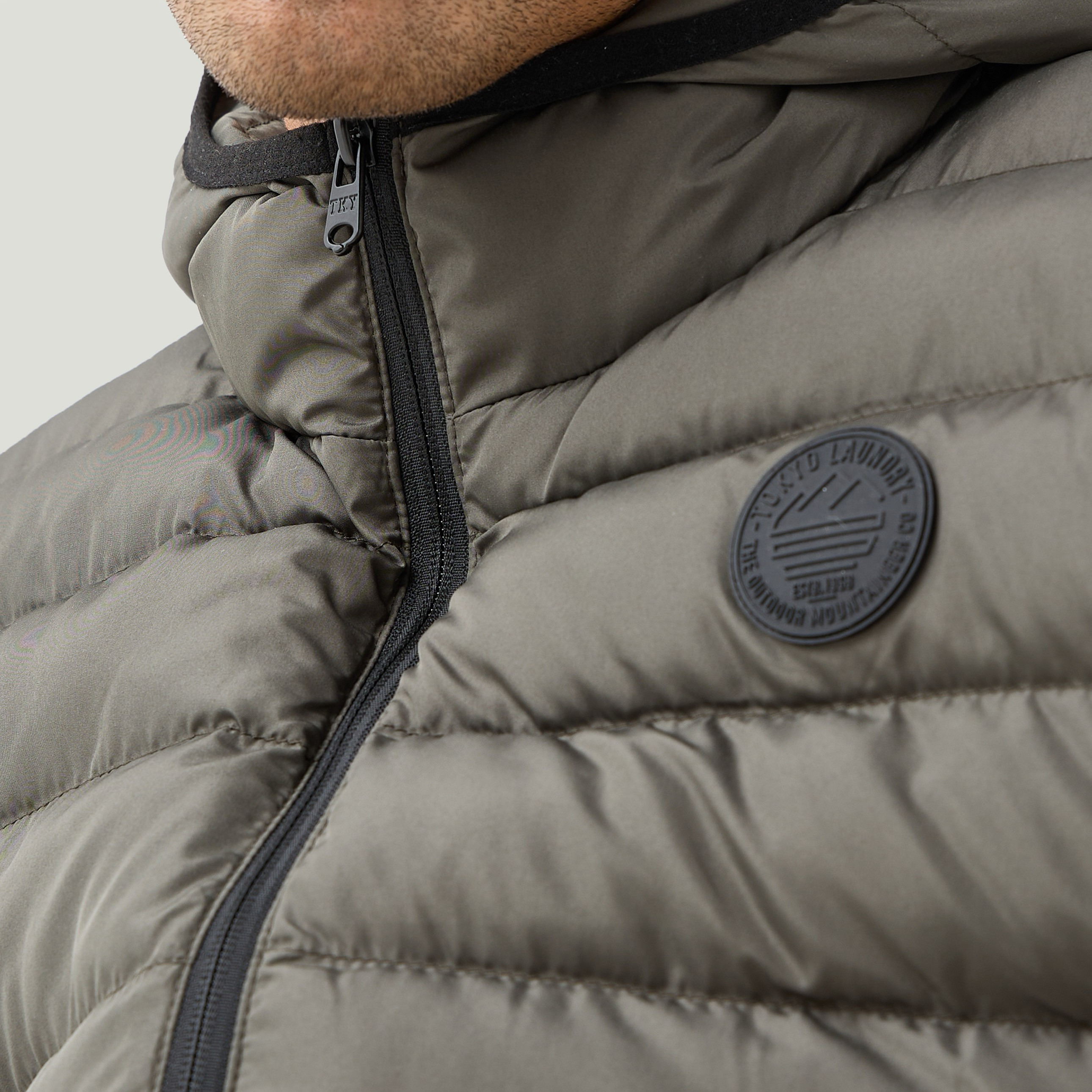 جاكيت جيليه مبطن خفيف الوزن بقبعة وجيوب-men-clothing-jacketsandblazers-coats-image-4