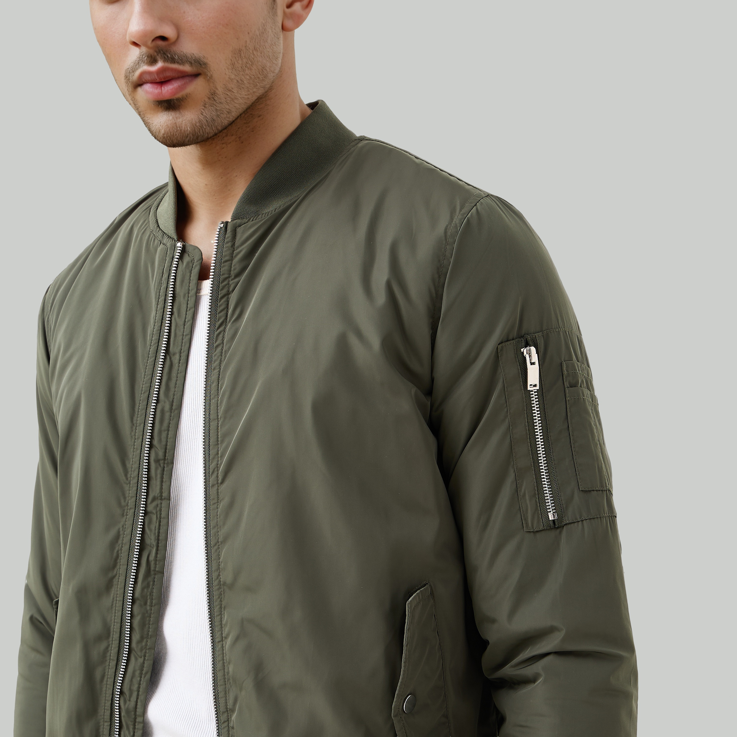 جاكيت بايكر خفيف الوزن بجيوب بسحاب-men-clothing-jacketsandblazers-jackets-image-5
