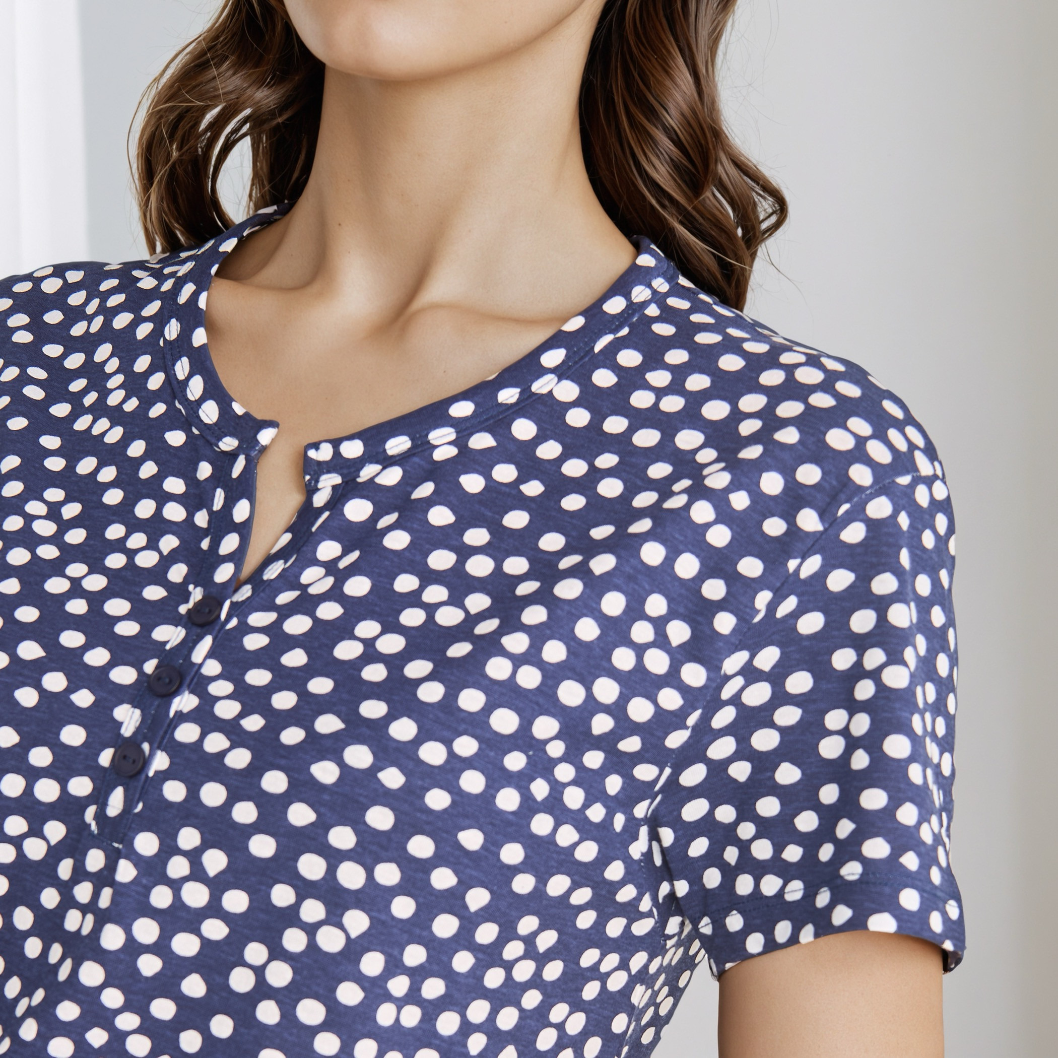 قميص نوم بطول الركبة بياقة مستديرة-women-clothing-nightwear-nighties-image-4