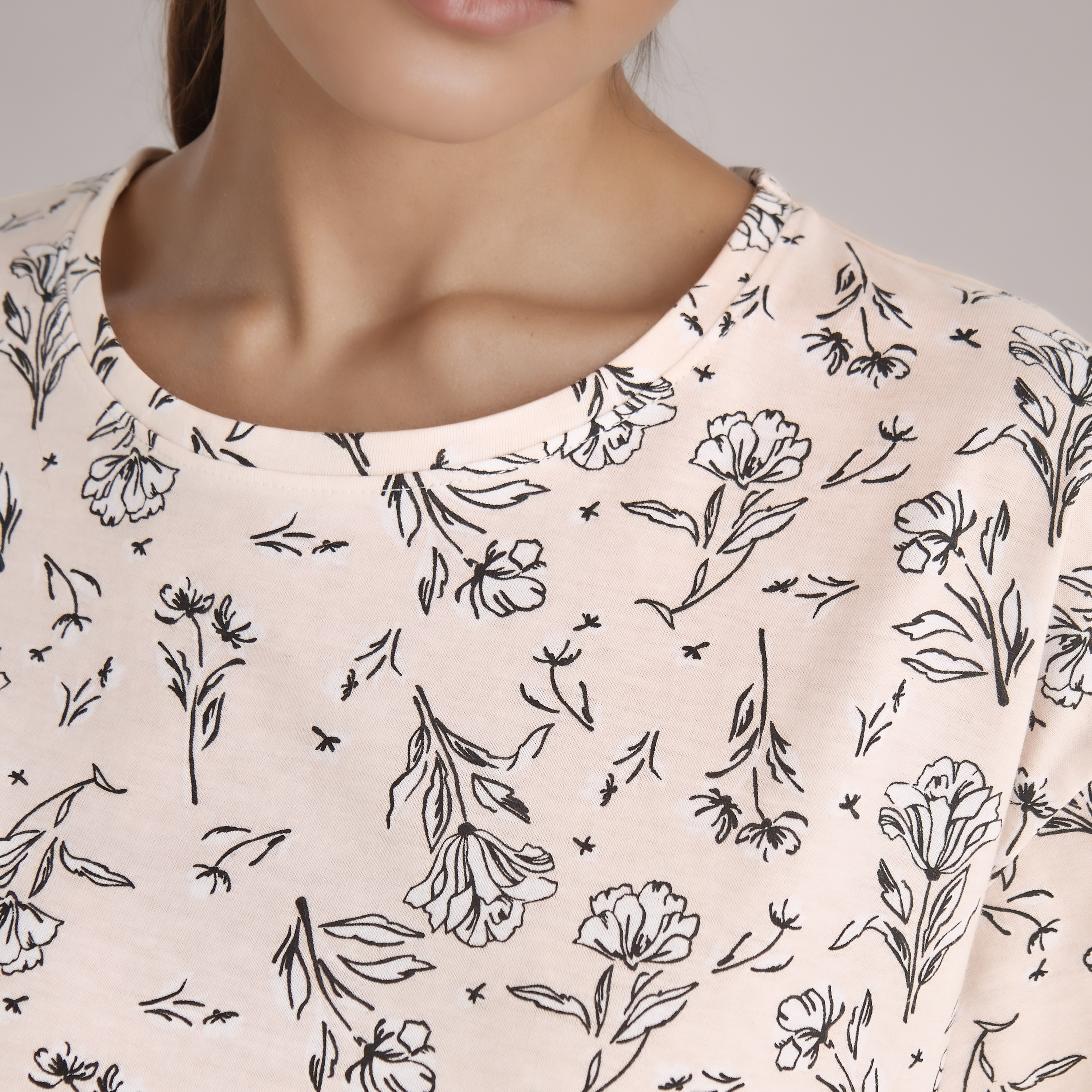 طقم بيجاما تيشيرت وشورت قطن-women-clothing-nightwear-pyjamas-shortsets-image-1