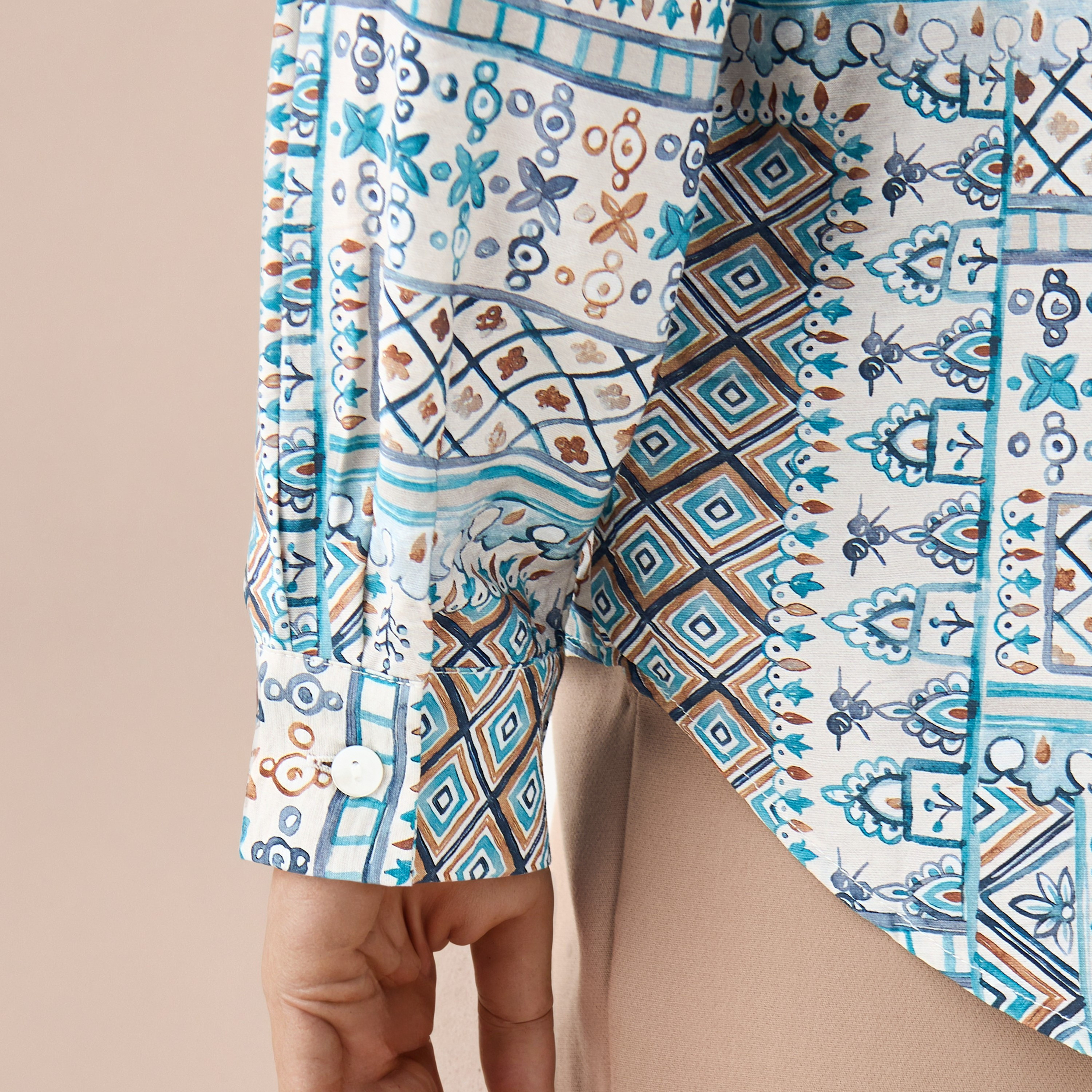 قميص فيسكوز بقصة عادية وياقة وطبعات-women-clothing-shirtsandblouses-shirts-image-6