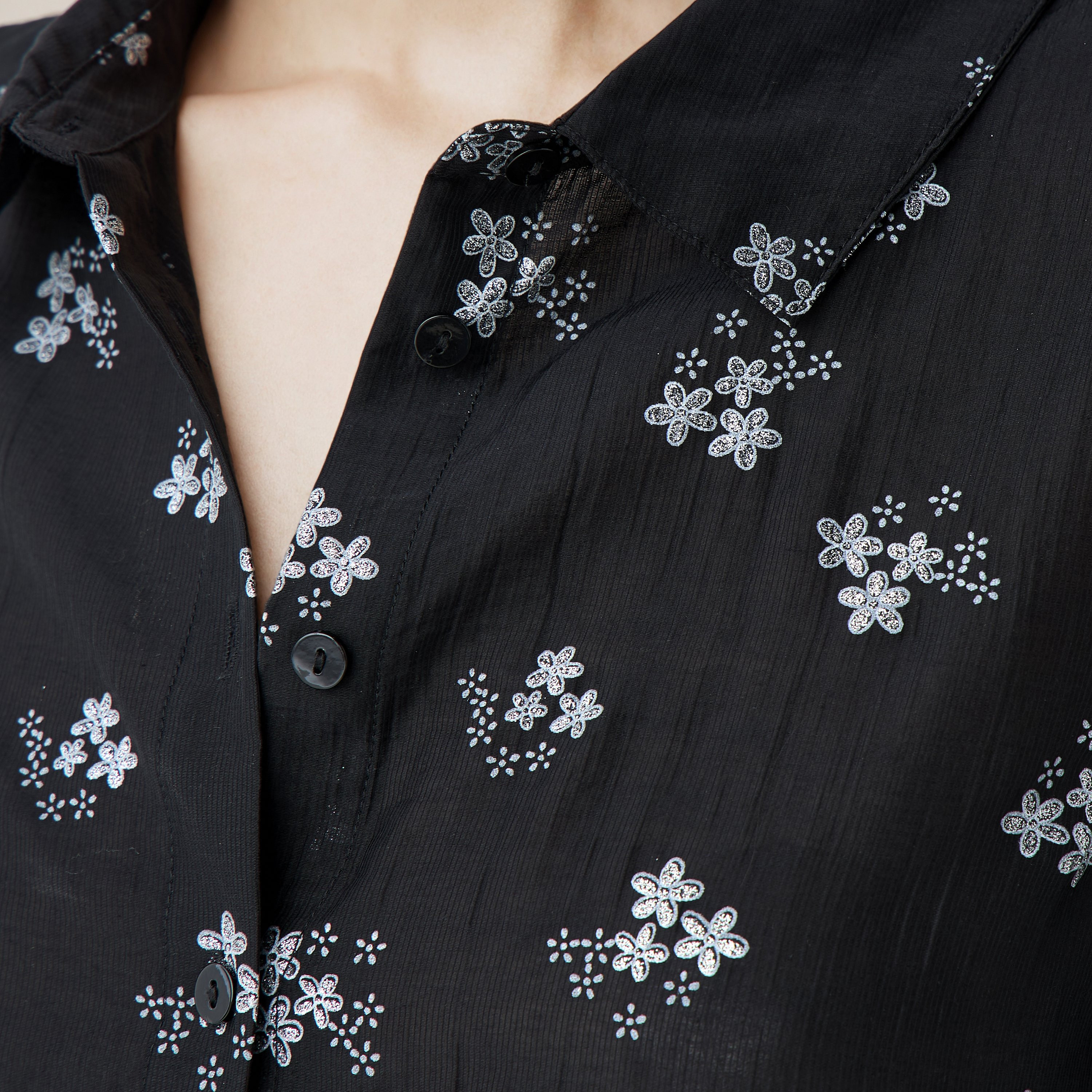 قميص فيسكوز مطرز بقصّة عادية وياقة-women-clothing-shirtsandblouses-shirts-image-4