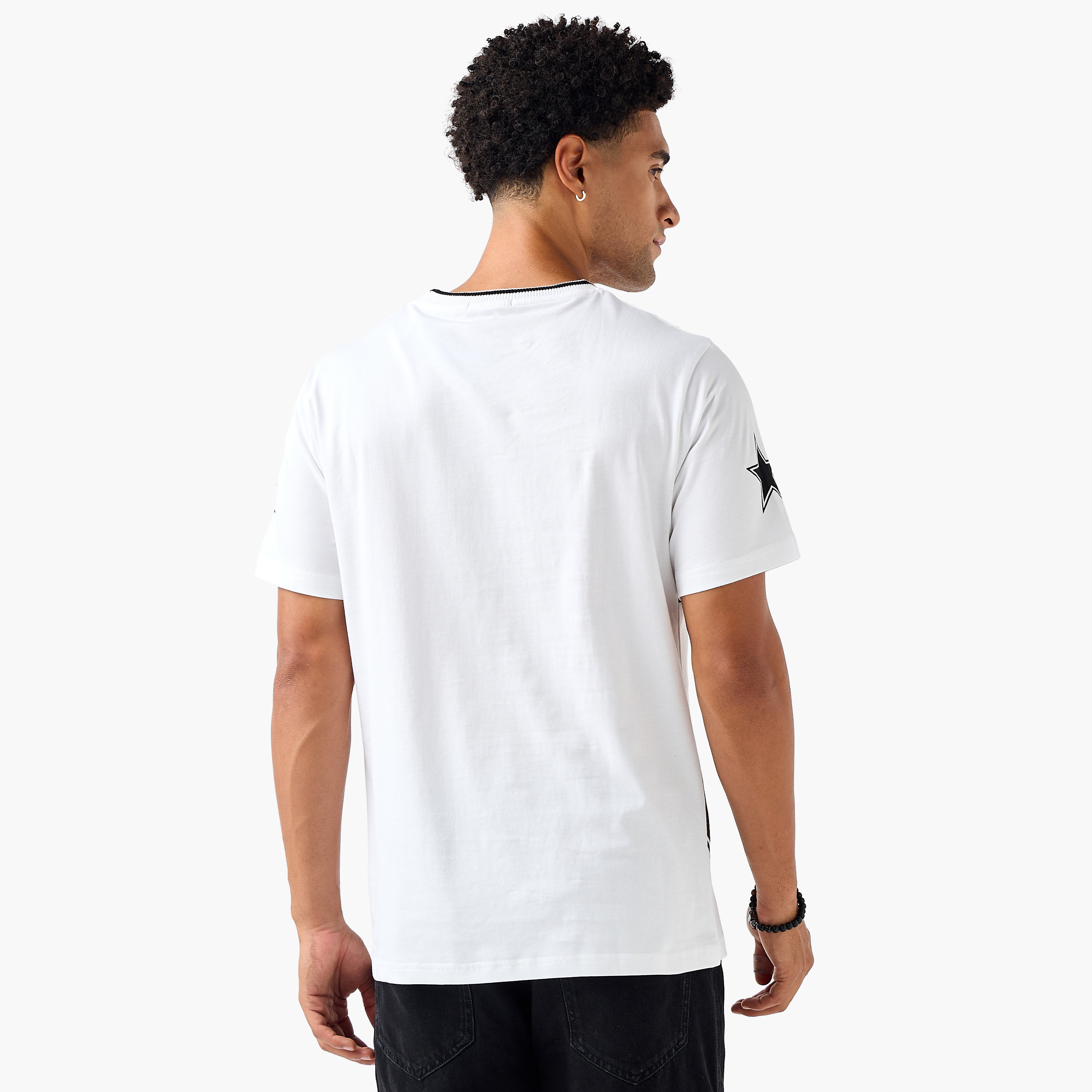 تيشيرت بقصة عادية وياقة ضيقة وأكمام قصيرة وطبعات للرجال-men-clothing-tshirtsandpolos-tshirts-image-3