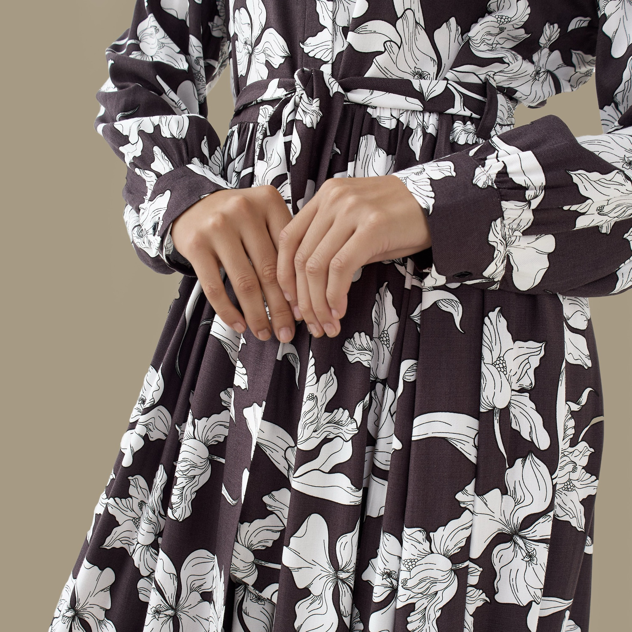 فستان فيسكوز نسائي بطبعة زهور وبتفاصيل رباط-women-clothing-dresses-image-4