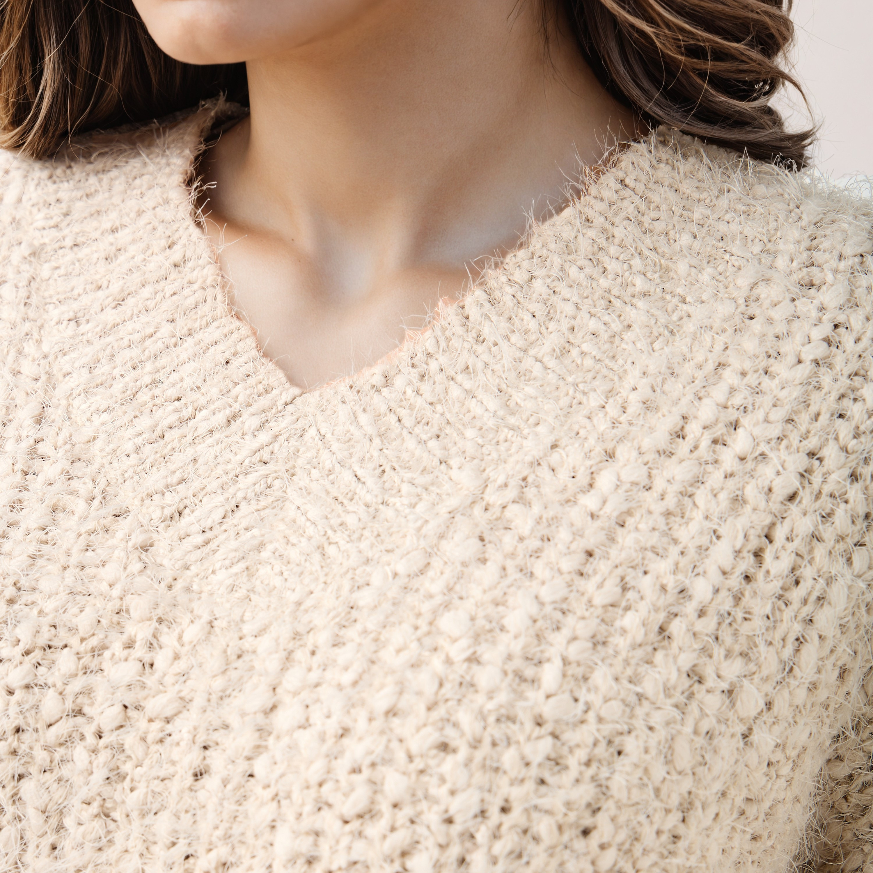 كنزة بارزة الملمس بياقة V وأكمام طويلة-women-clothing-cardigansandjumpers-jumpers-image-5