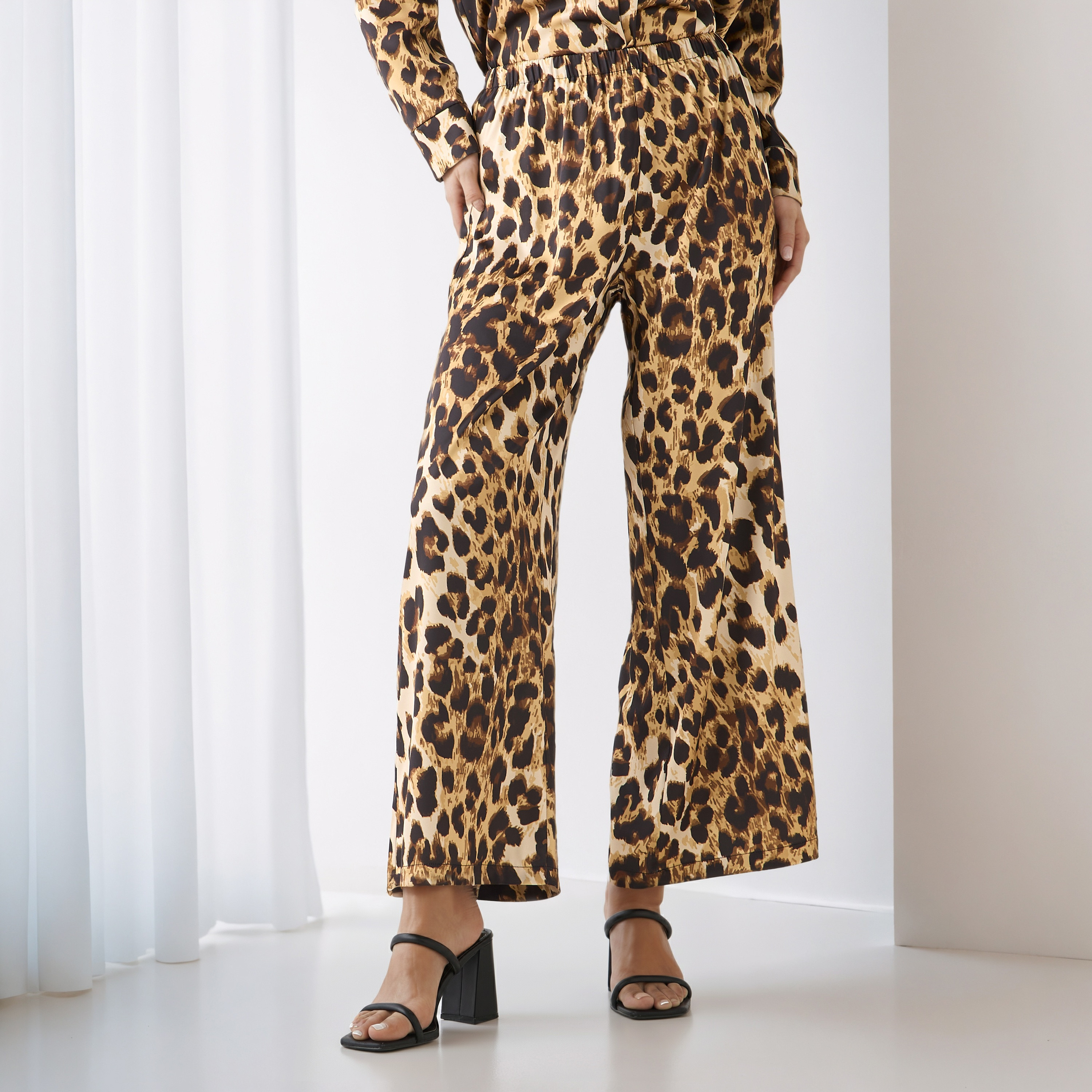 طقم منسق قميص وبنطلون واسع الساق-women-clothing-coordsets-image-4