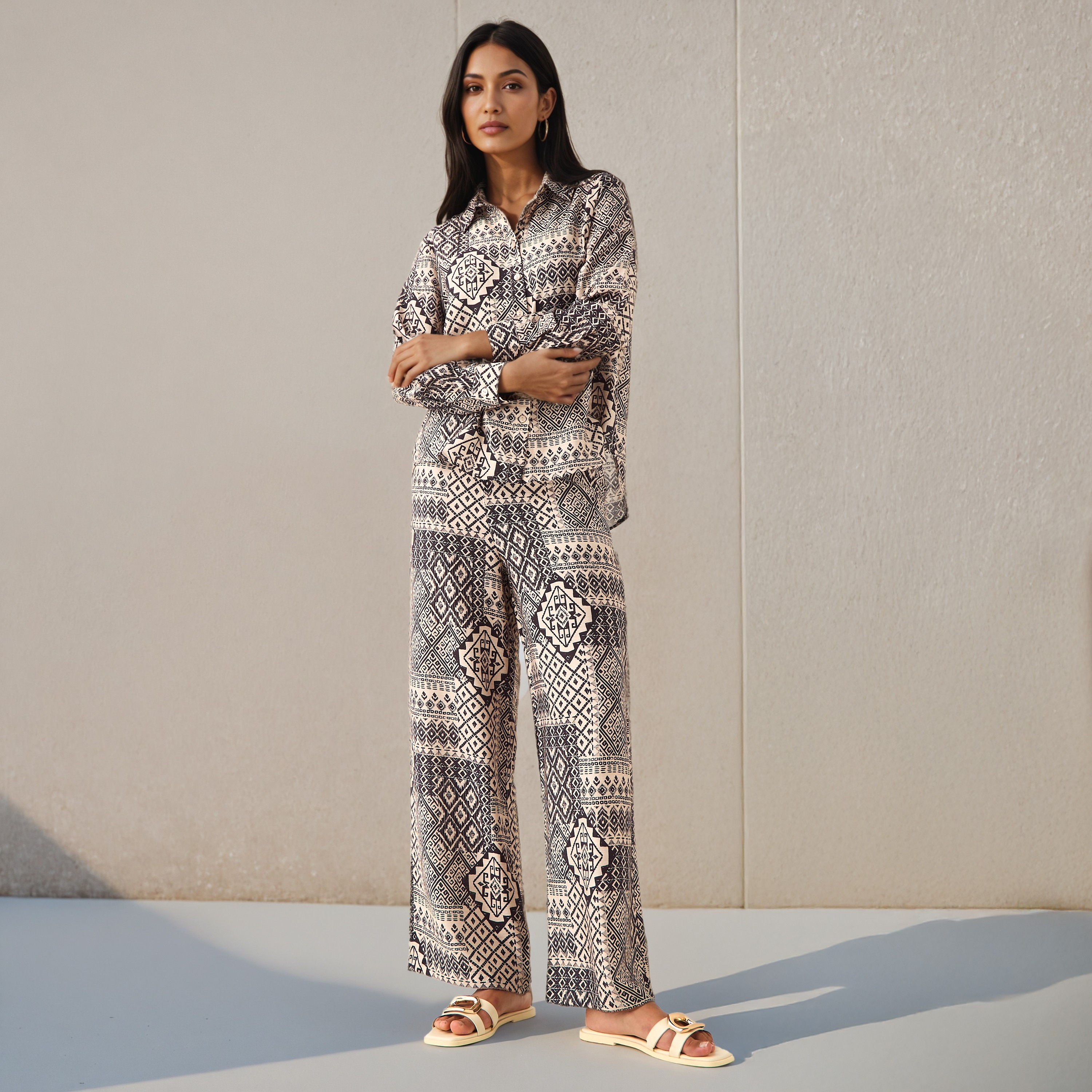 طقم قميص وبنطلون واسع الساقين-women-clothing-coordsets-image-1