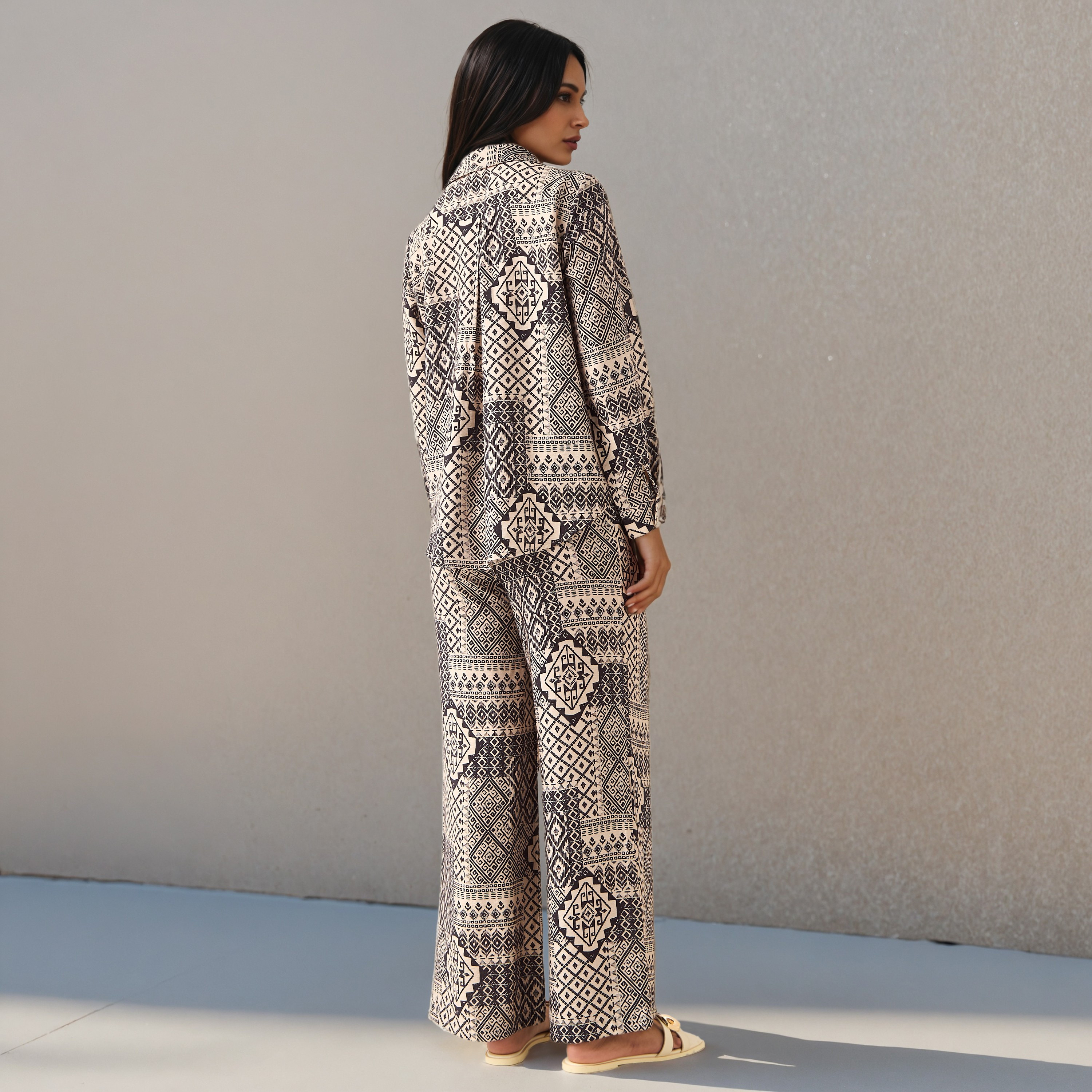 طقم قميص وبنطلون واسع الساقين-women-clothing-coordsets-image-3