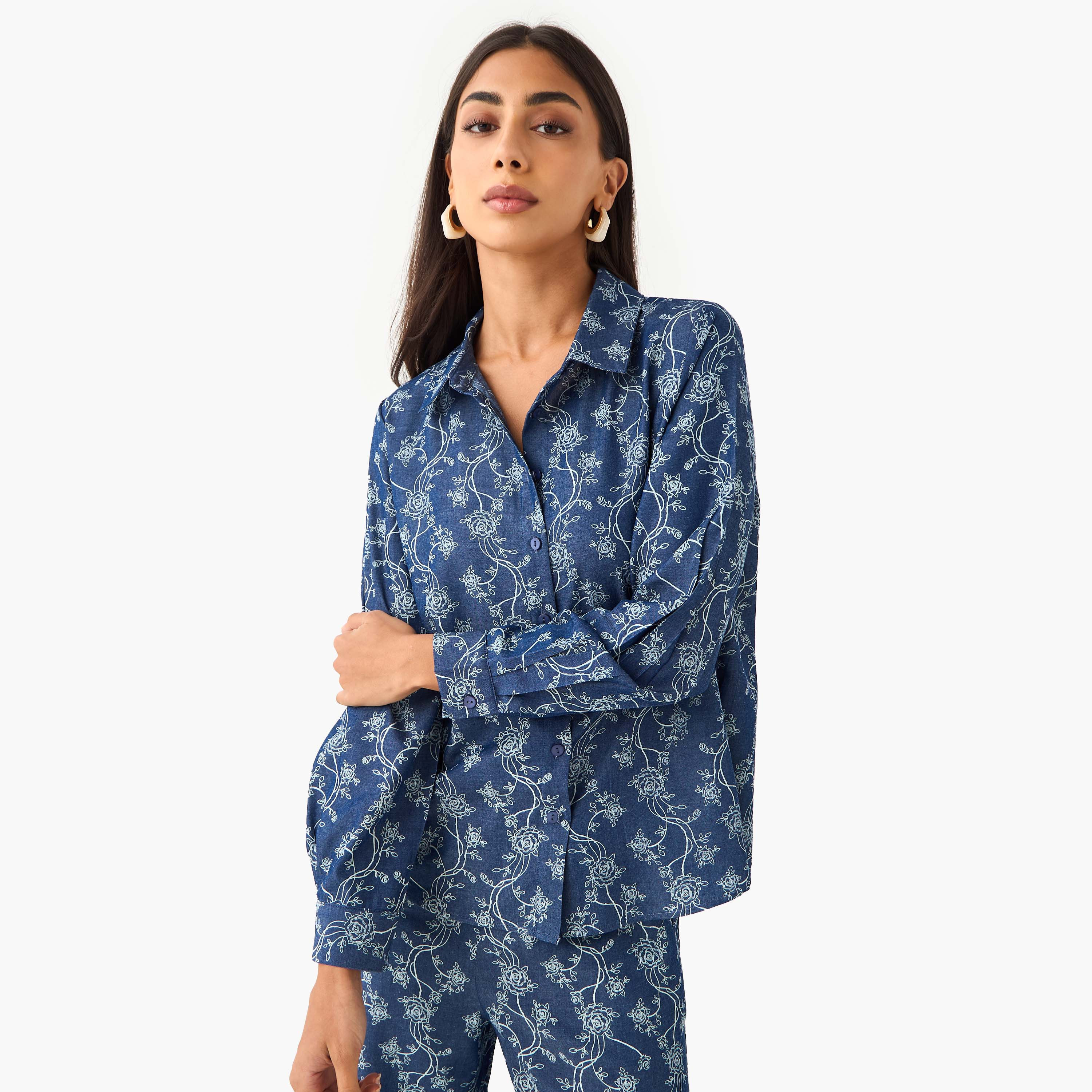 طقم دينيم منسق من قميص وبنطلون بأرجل واسعة-women-clothing-coordsets-image-2
