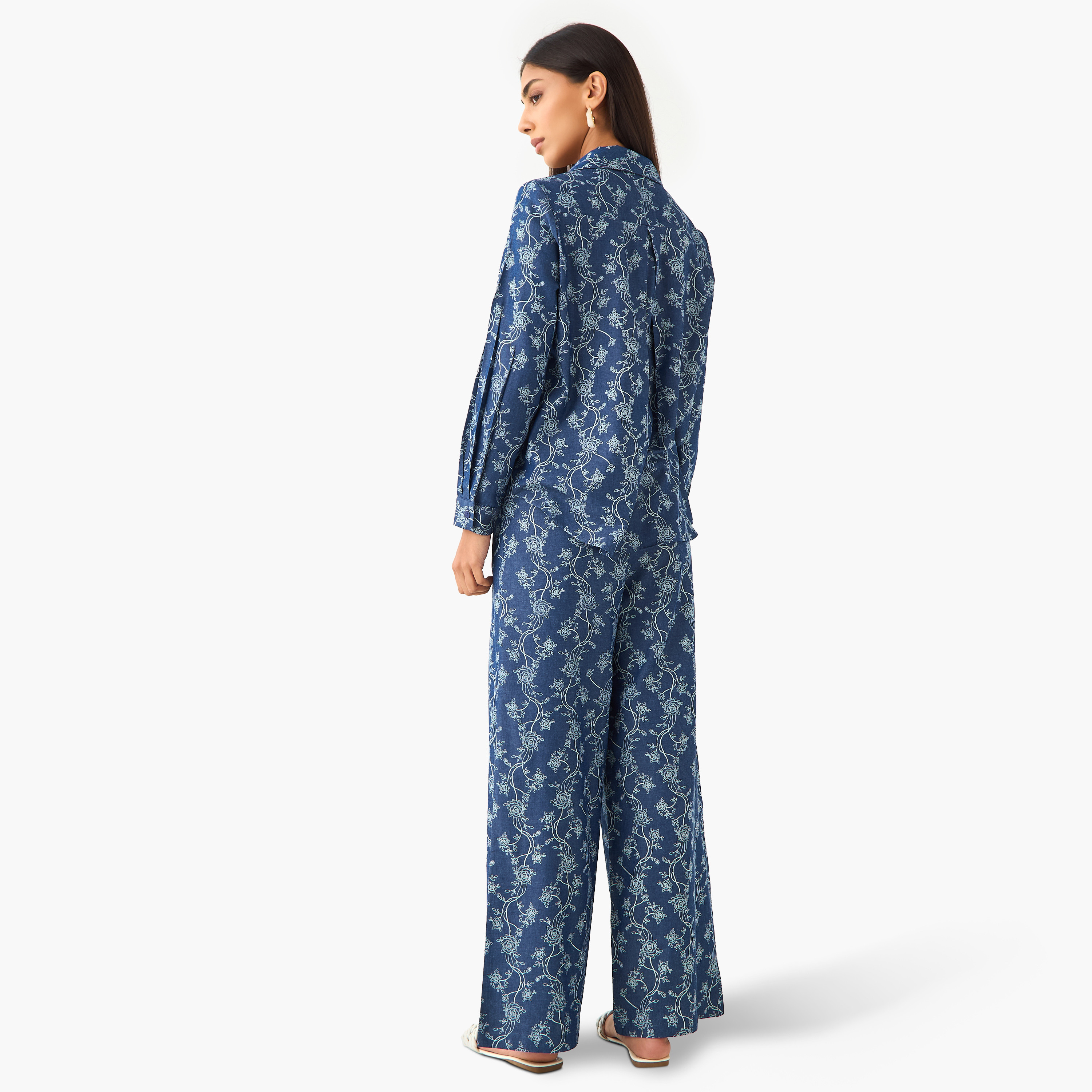 طقم دينيم منسق من قميص وبنطلون بأرجل واسعة-women-clothing-coordsets-image-4