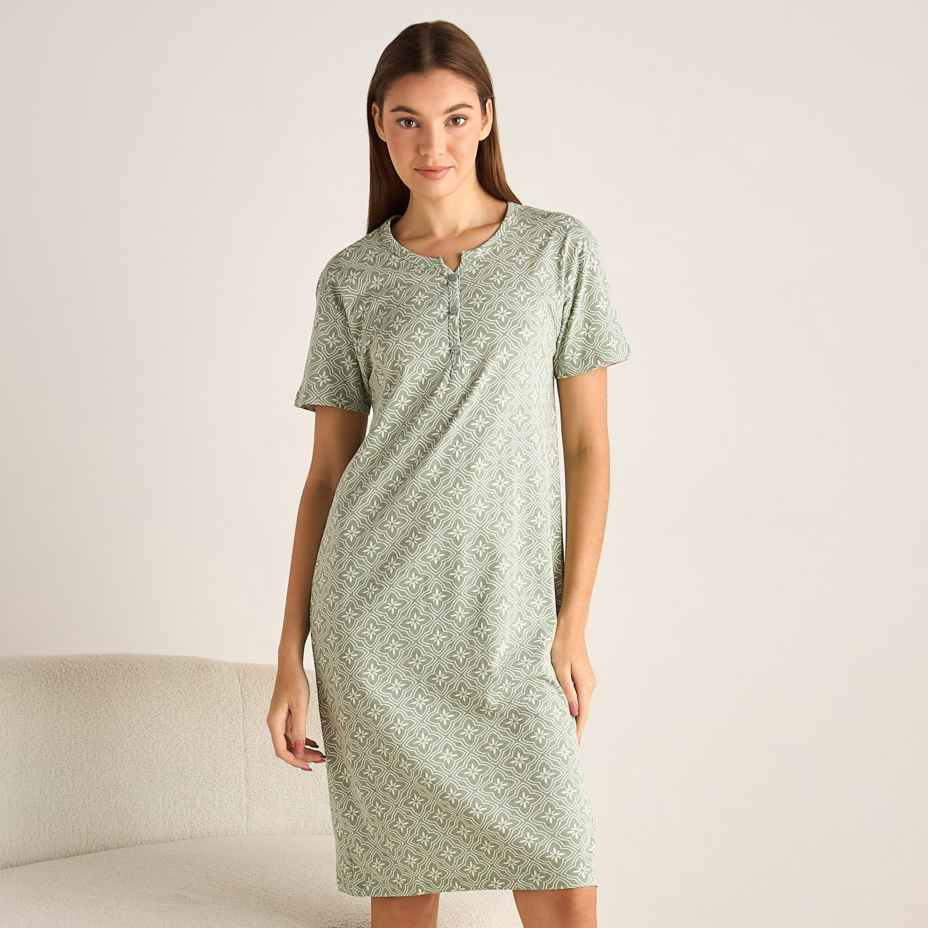 قميص نوم بطبعات وأكمام قصيرة-women-clothing-nightwear-nighties-image-1