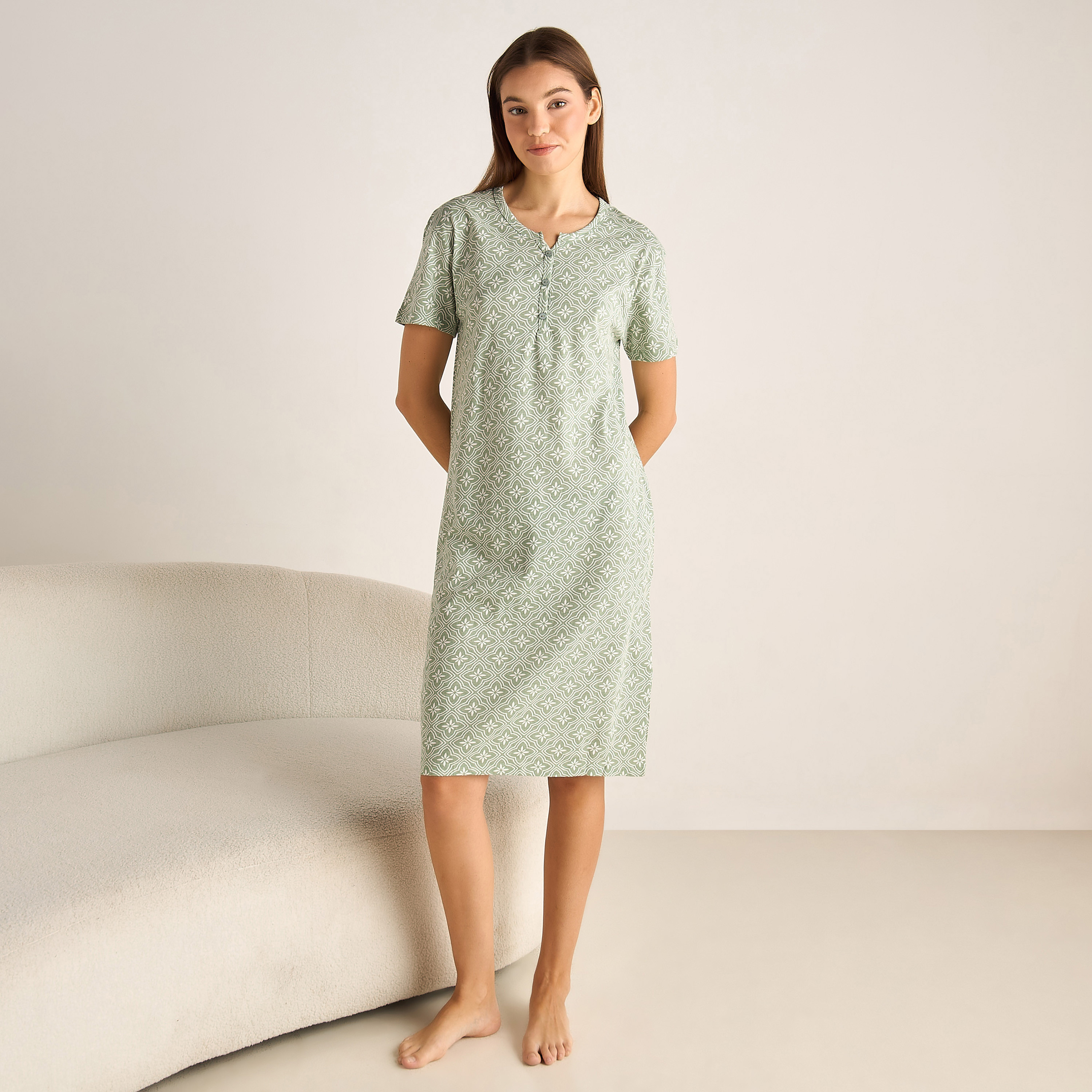 قميص نوم بطبعات وأكمام قصيرة-women-clothing-nightwear-nighties-image-2
