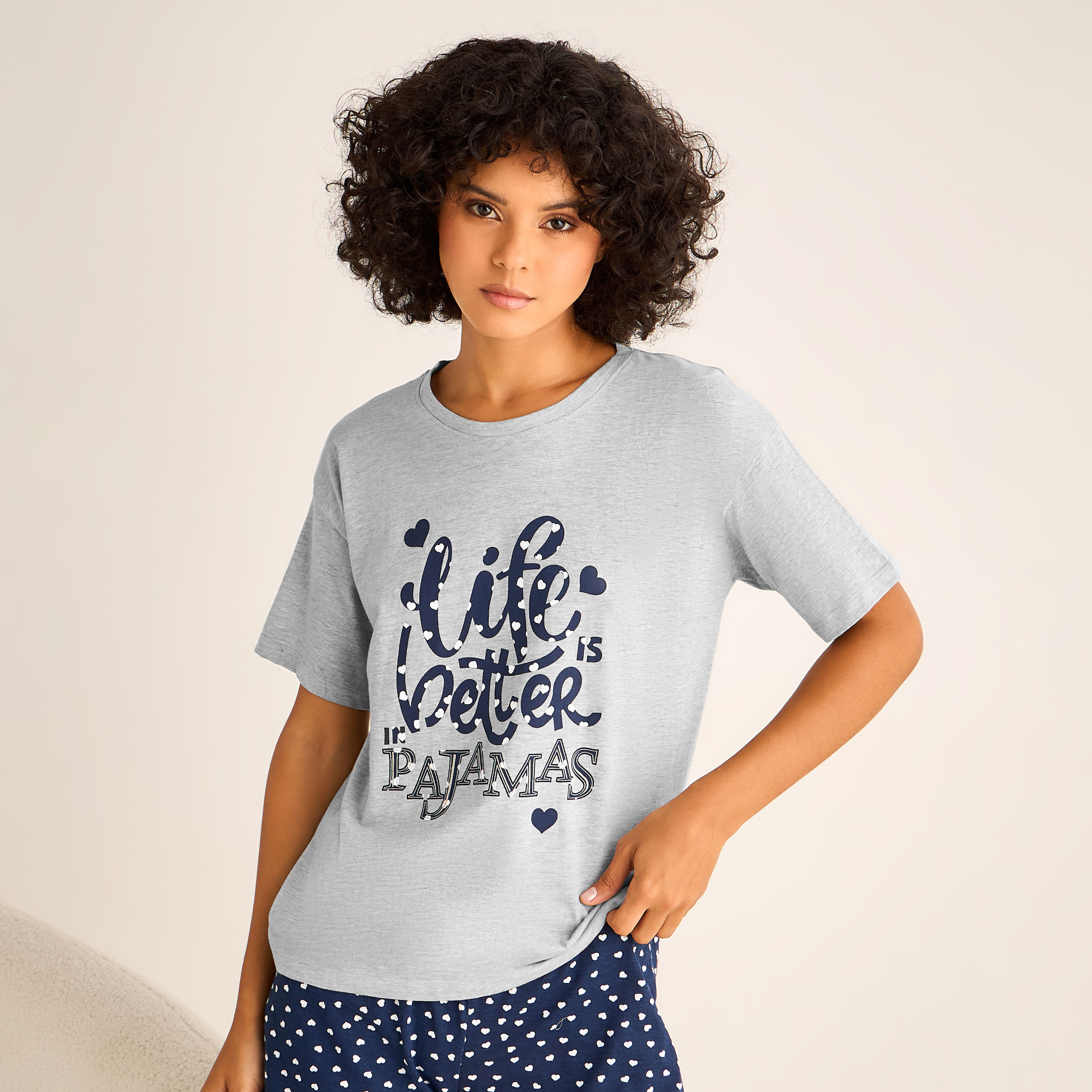 طقم بيجاما تيشيرت وشورت بطبعات-women-clothing-nightwear-pyjamas-shortsets-image-5